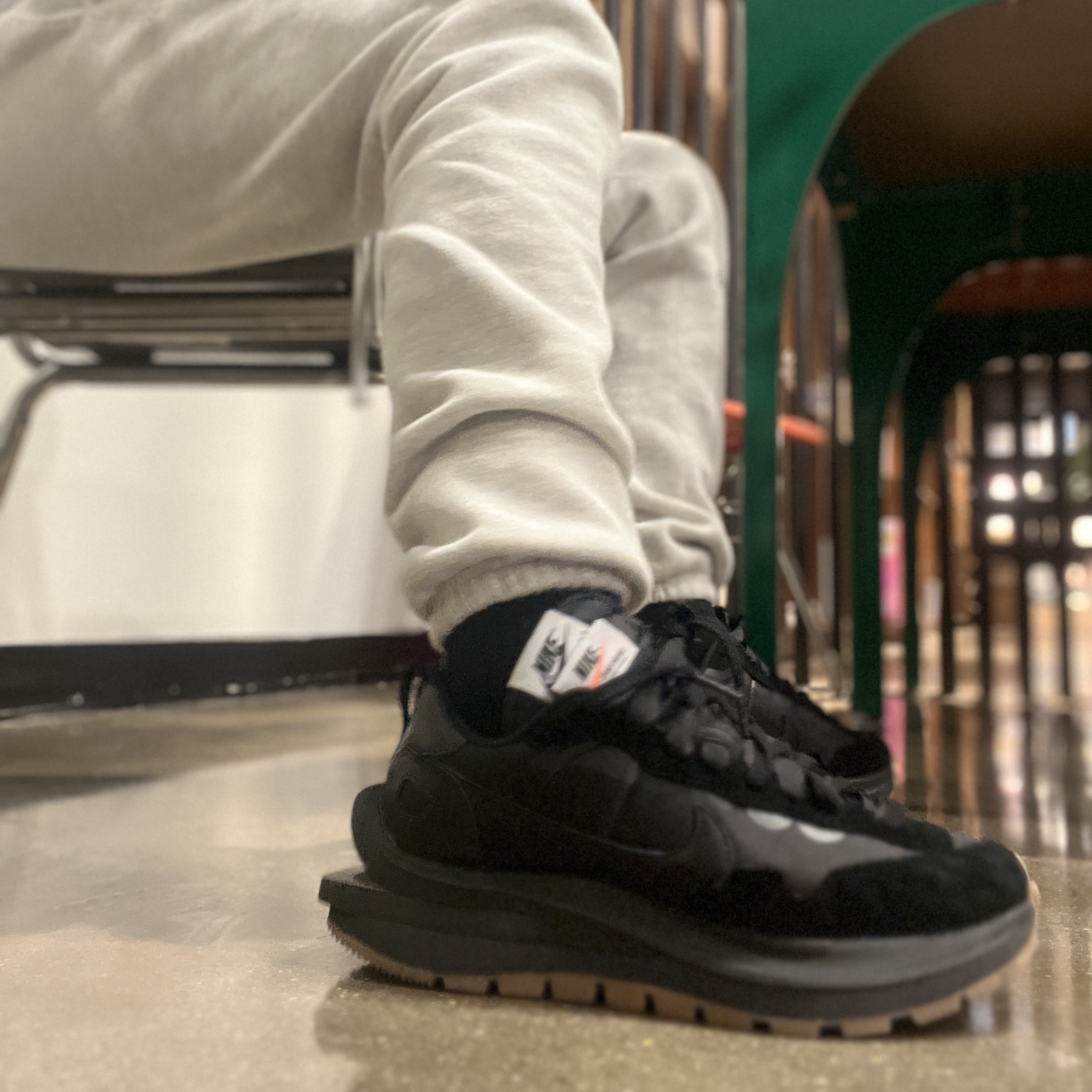 Nike x Sacai VaporWaffle Black and Gum, Essentials The Core Collection Sweatpants Light Oatmeal 착용 스타일