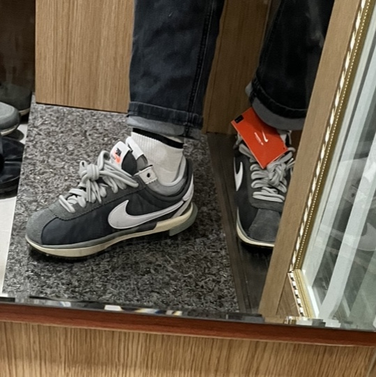 Nike x Sacai Zoom Cortez SP Iron Grey 착용 스타일 - 3
