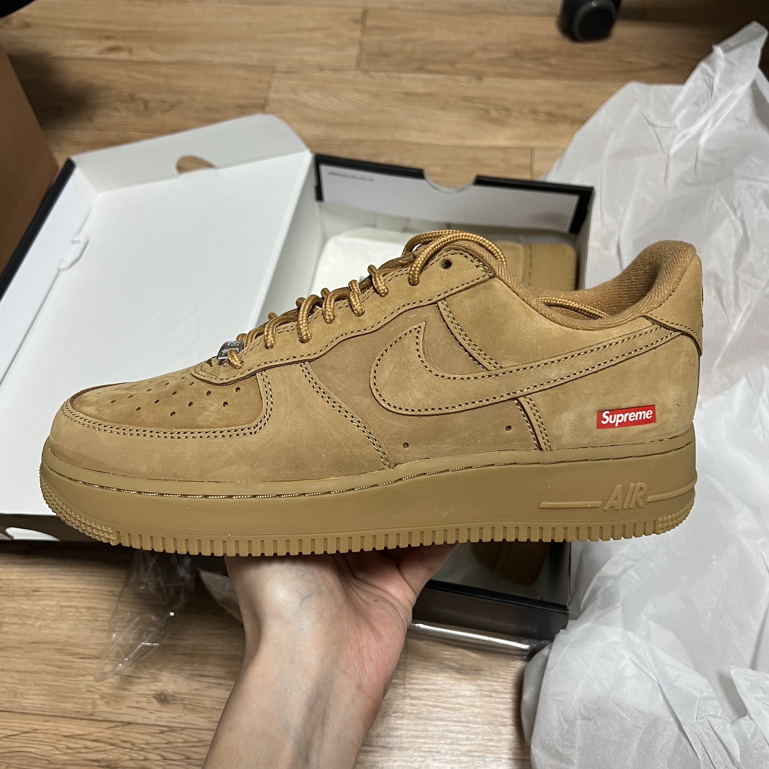 Nike x Supreme Air Force 1 Low Flax 착용 스타일 - 2