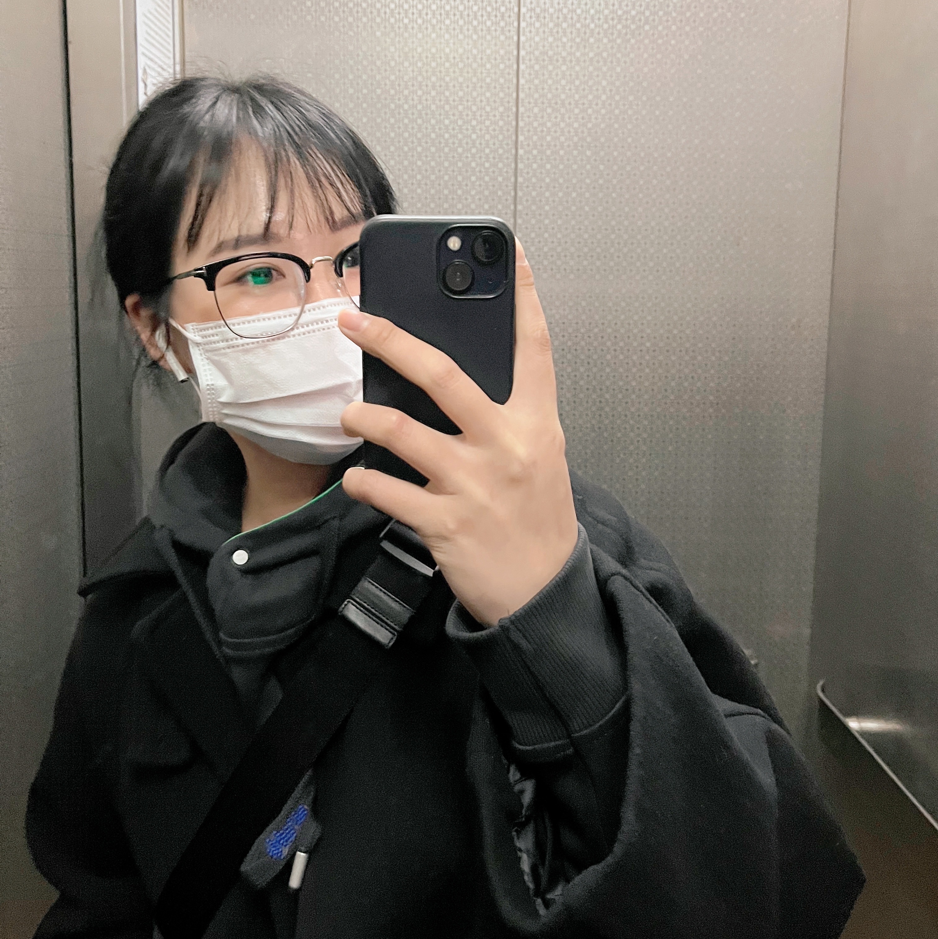 Zara x Ader Error Contrast Hooded Sweatshirt Black, Prada Re-Nylon and Leather Shoulder Strap Backpack Black 착용 스타일