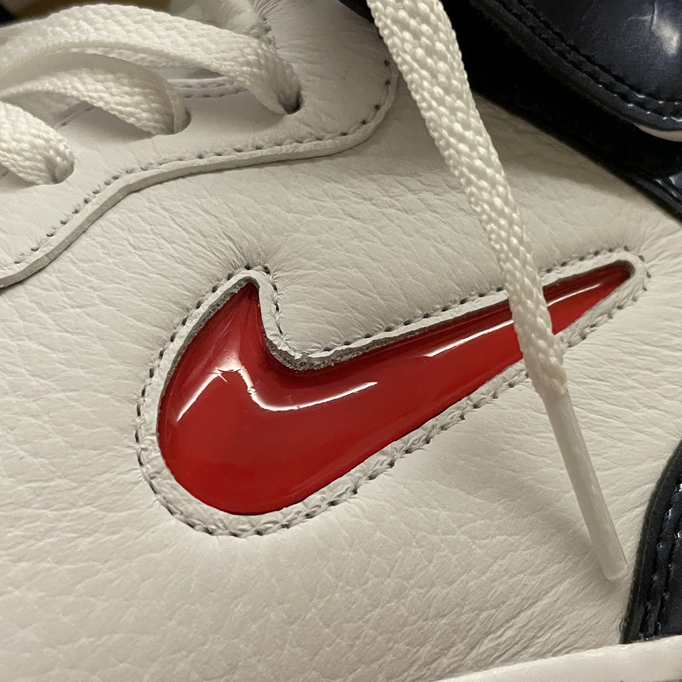 Nike Air Force 1 Mid QS University Red and Midnight Navy 착용 스타일