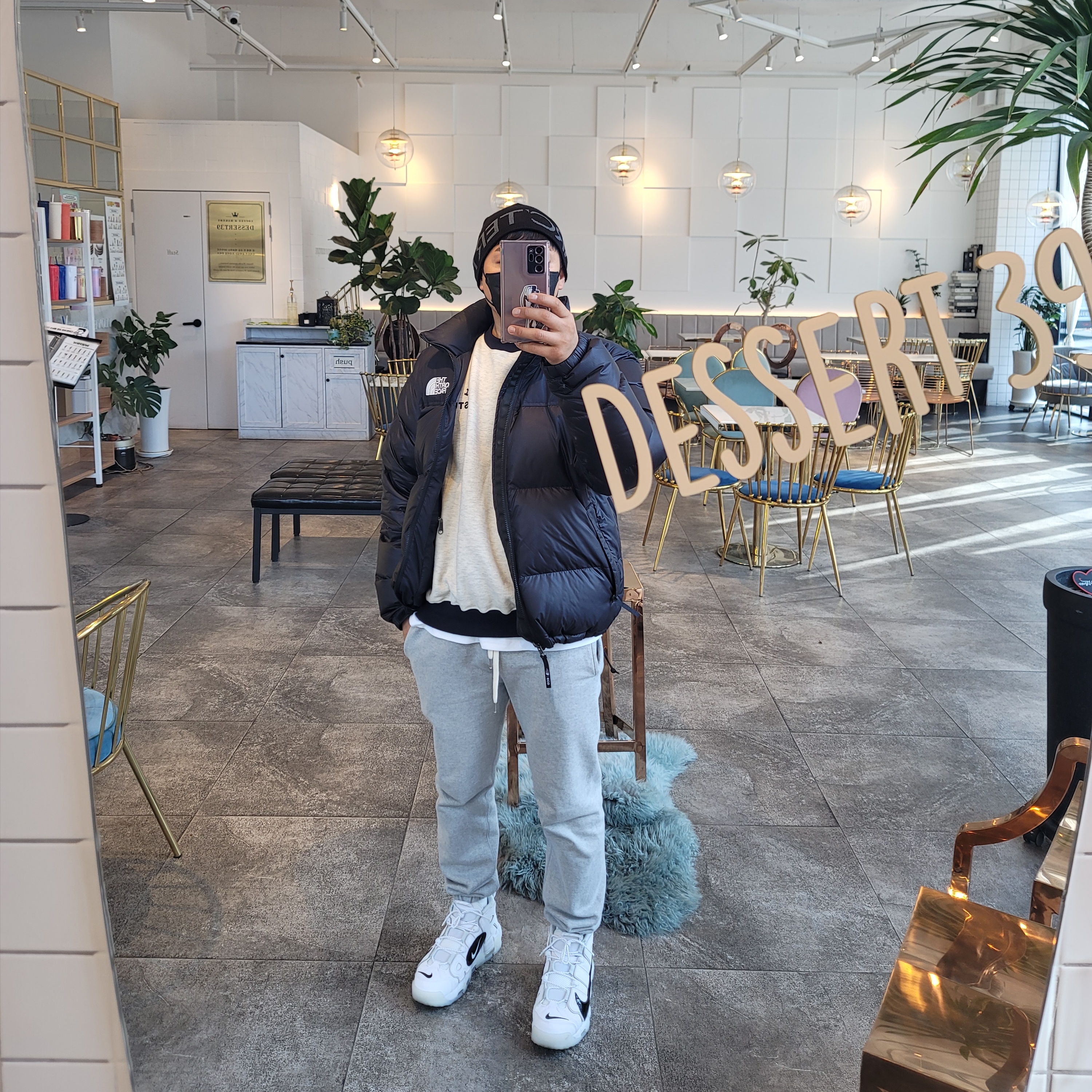 The North Face 1996 Eco Nuptse Jacket Black, IAB Studio Sweatshirt Oatmeal Navy 착용 스타일
