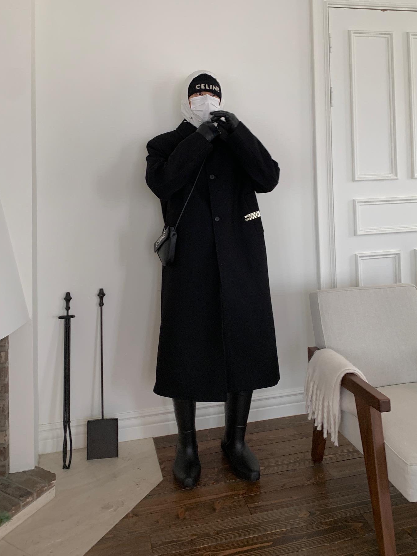 Celine Embroidered Knit Wool Beanie Black 착용 스타일 - 3