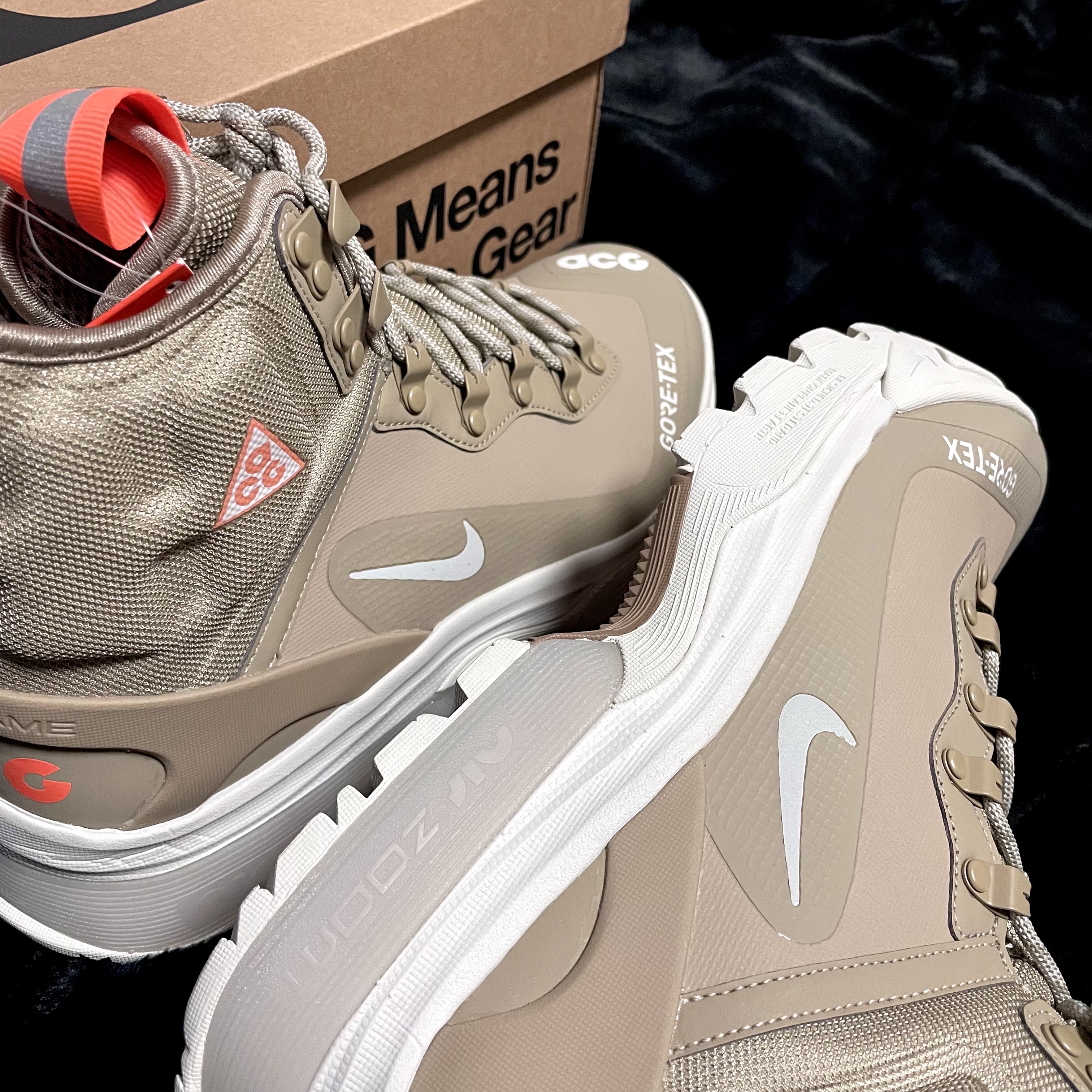 Nike ACG Air Zoom Gaiadome Gore-Tex Khaki Light Bone 착용 스타일