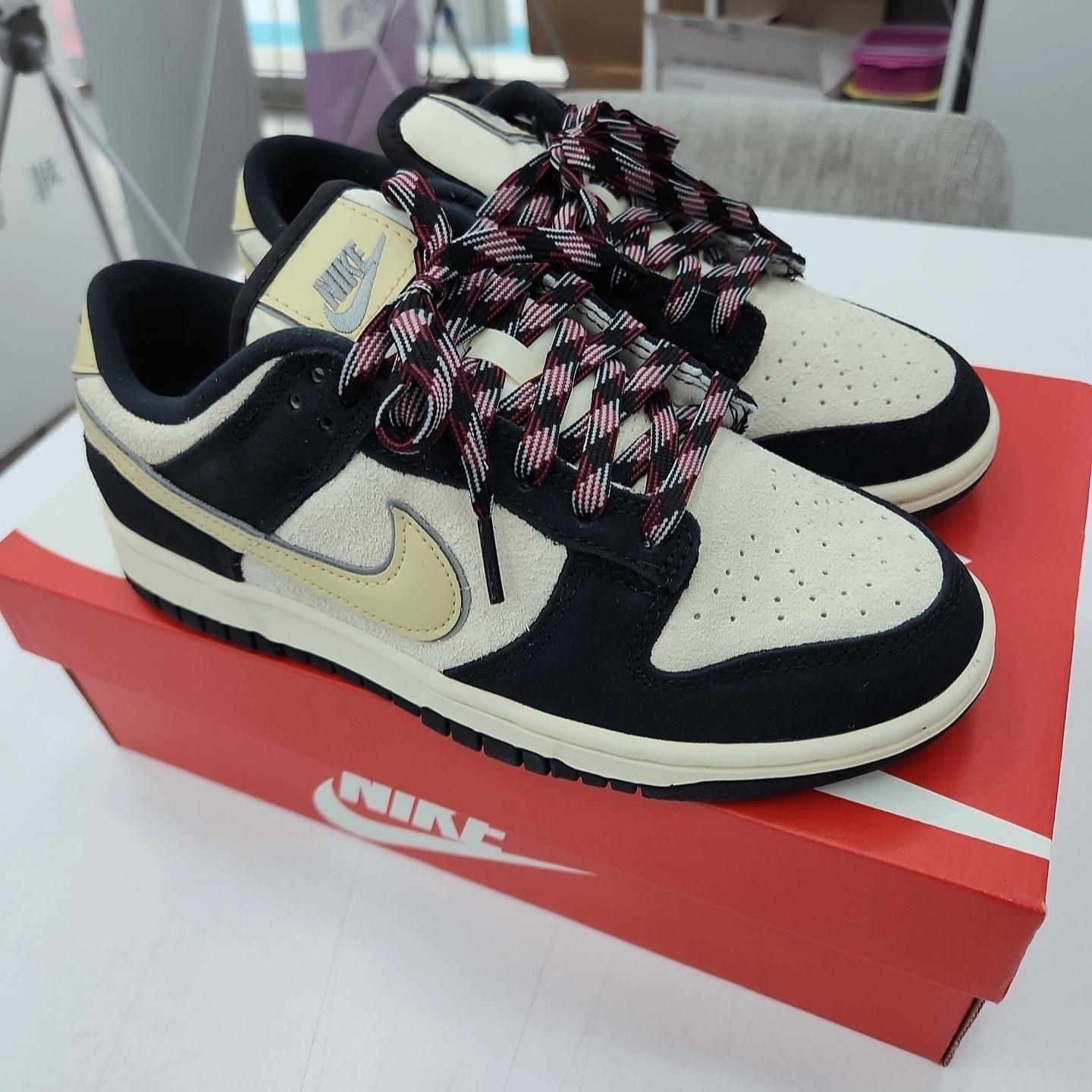(W) Nike Dunk Low LX Black Suede 착용 스타일