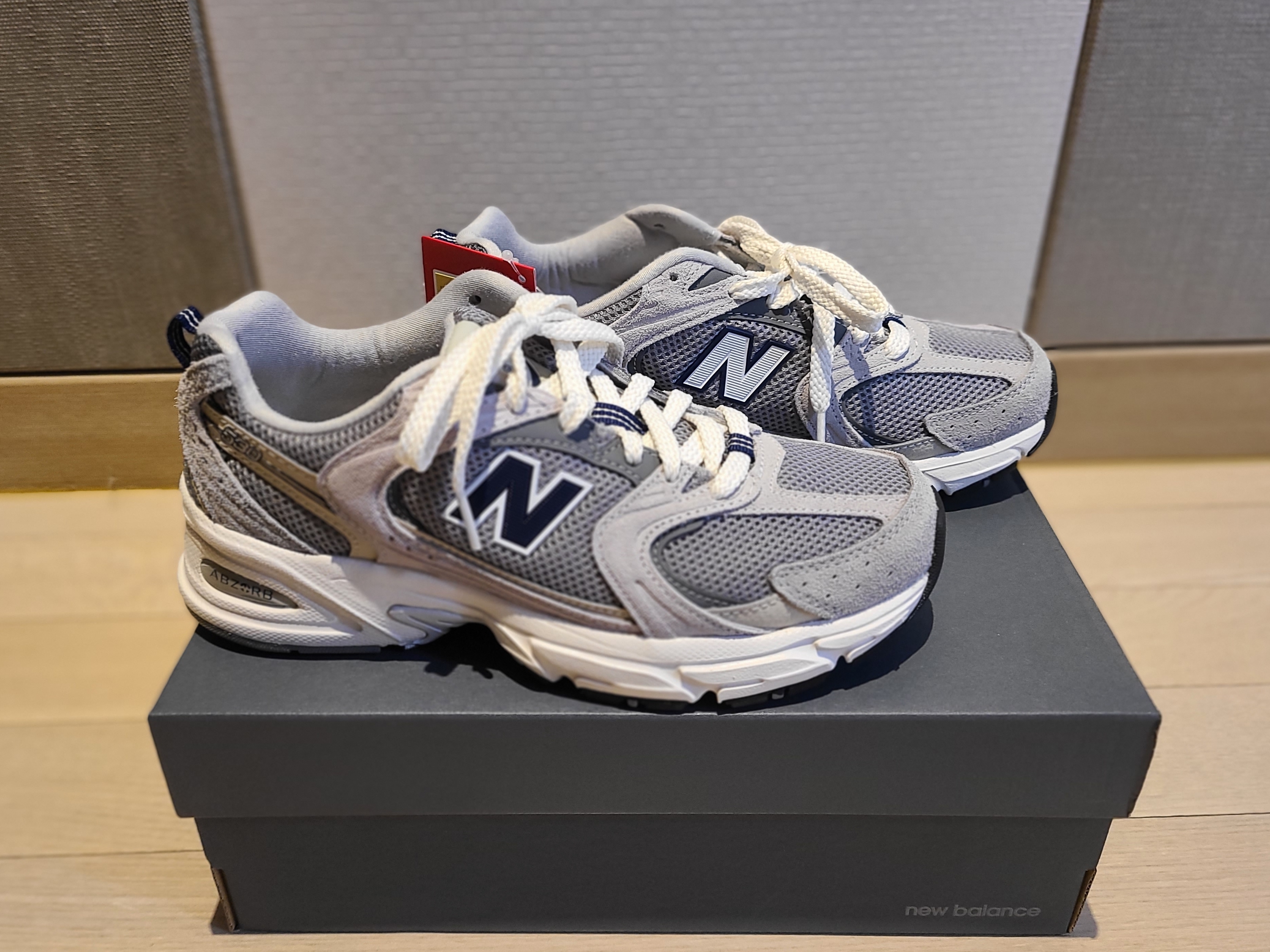 New Balance 530 Gray 착용 스타일