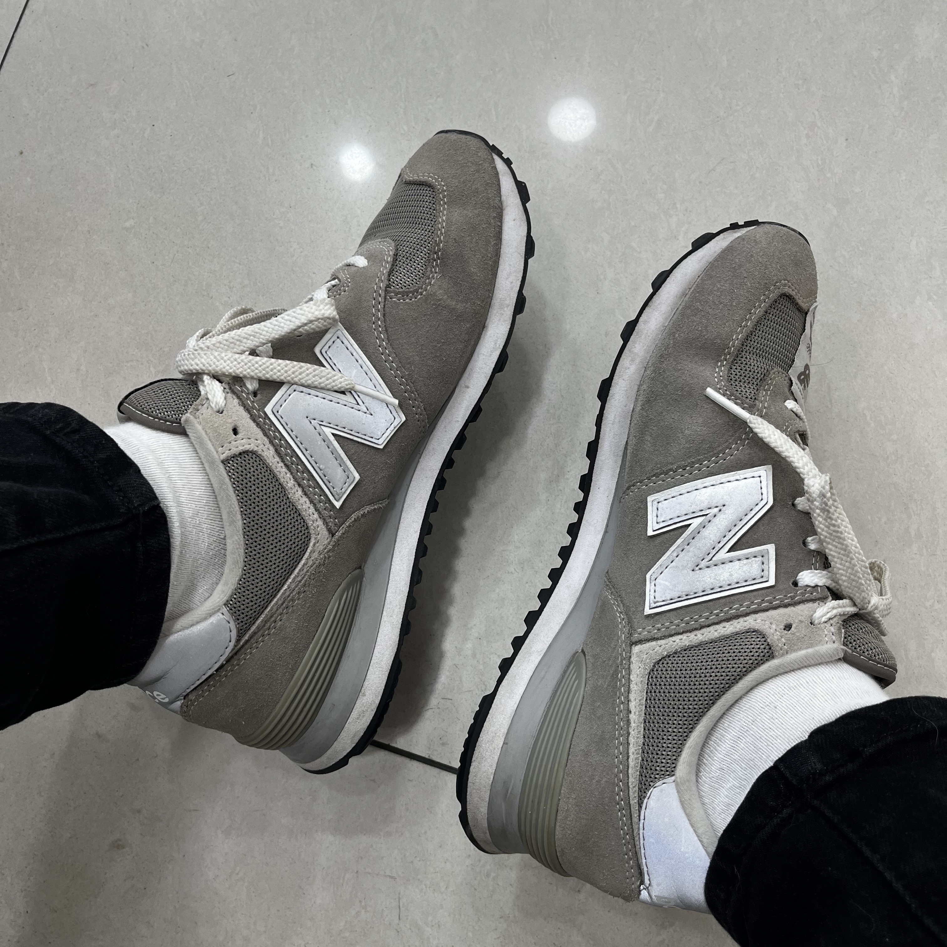 New Balance 574 Grey - D Standard 착용 스타일 - 2