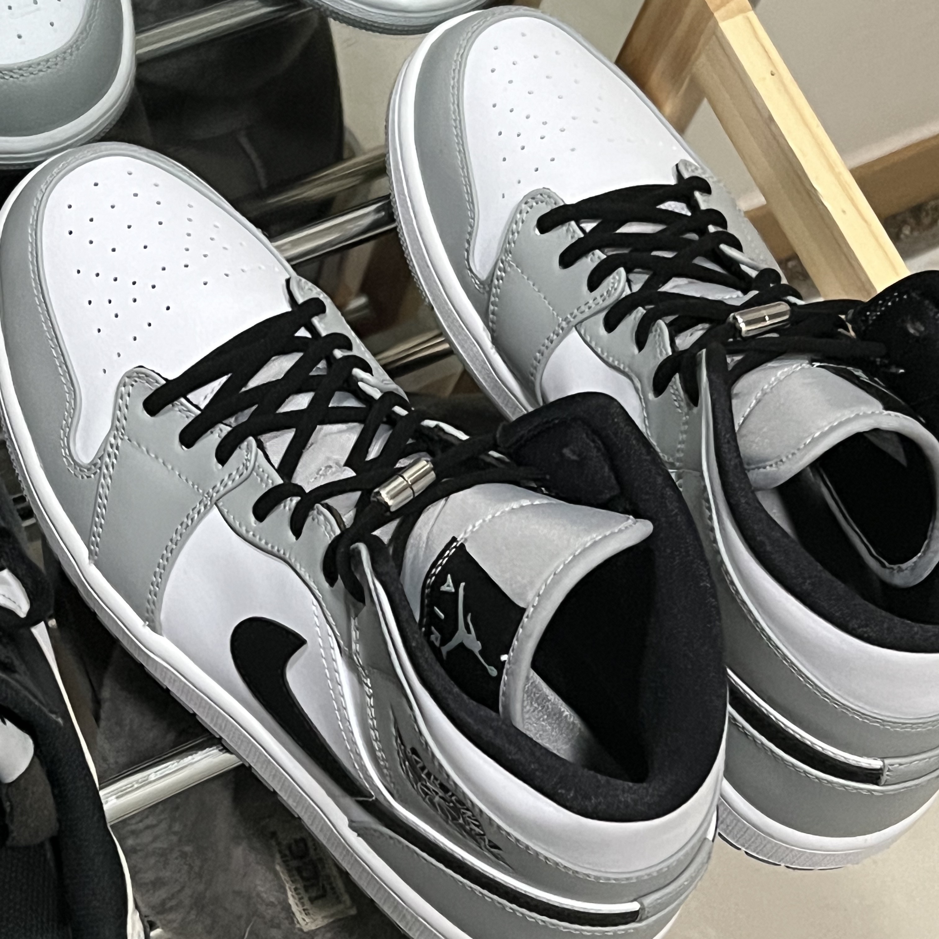 Jordan 1 Mid Light Smoke Grey 착용 스타일