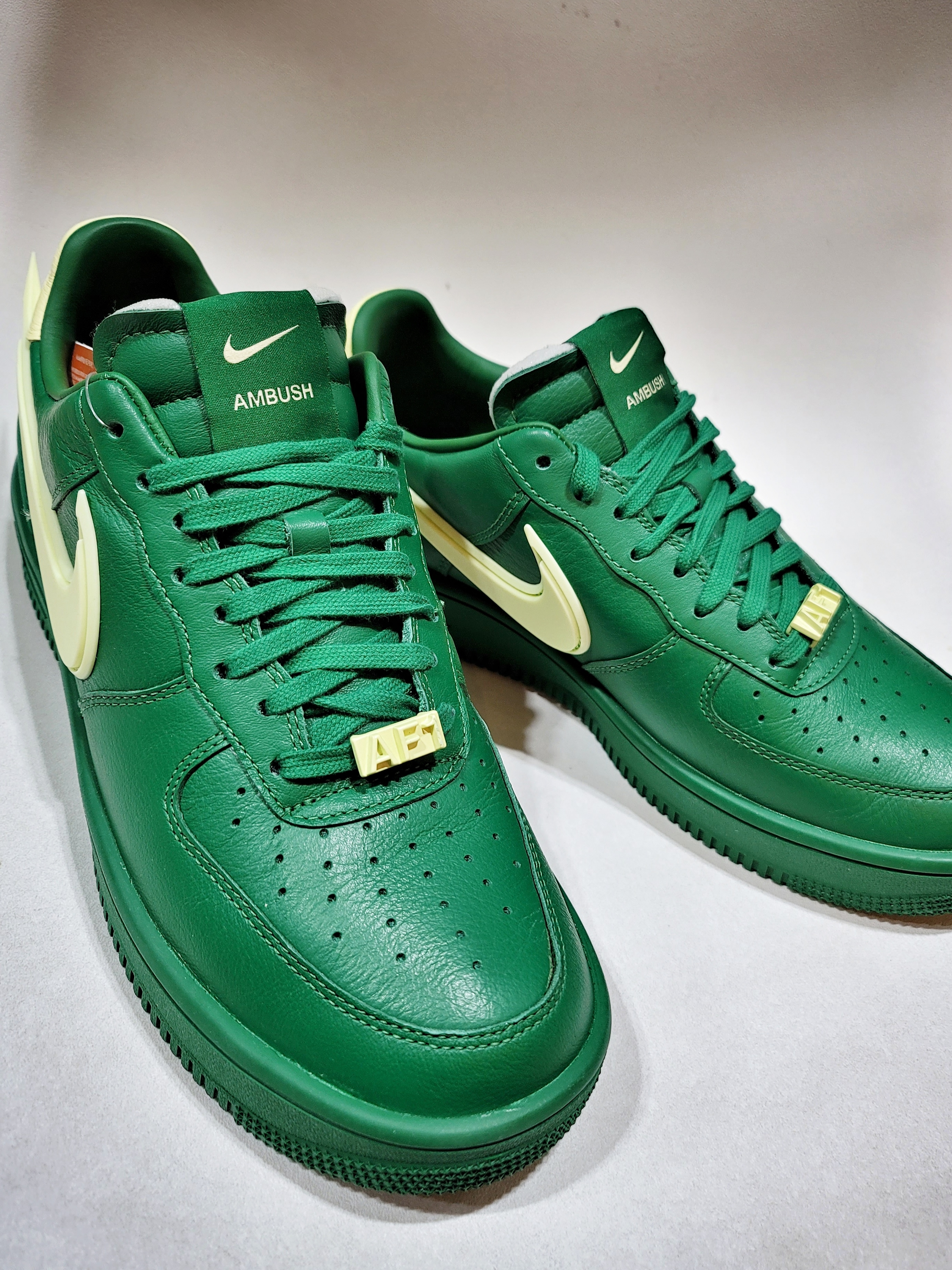 Nike Heritage 86 Futura Washed Cap Light Bone, Nike x Ambush Air Force 1 Low SP Pine Green and Citron 착용 스타일 - 3