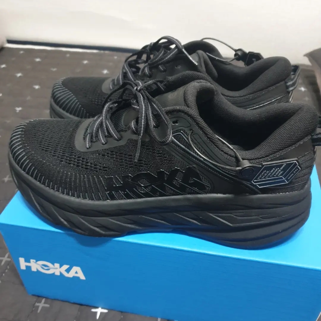 Hoka Bondi 7 Black 착용 스타일