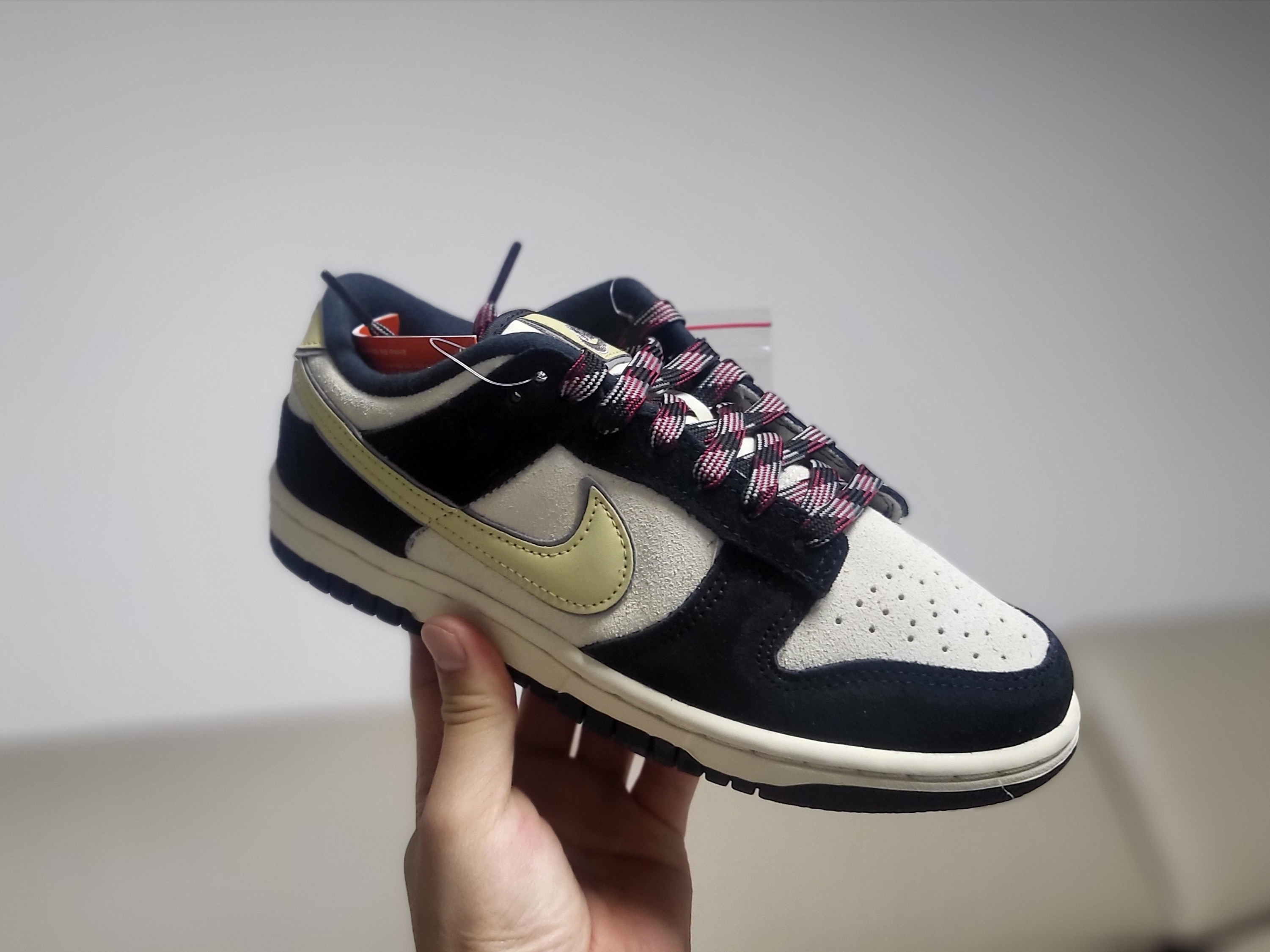 (W) Nike Dunk Low LX Black Suede 착용 스타일 - 1