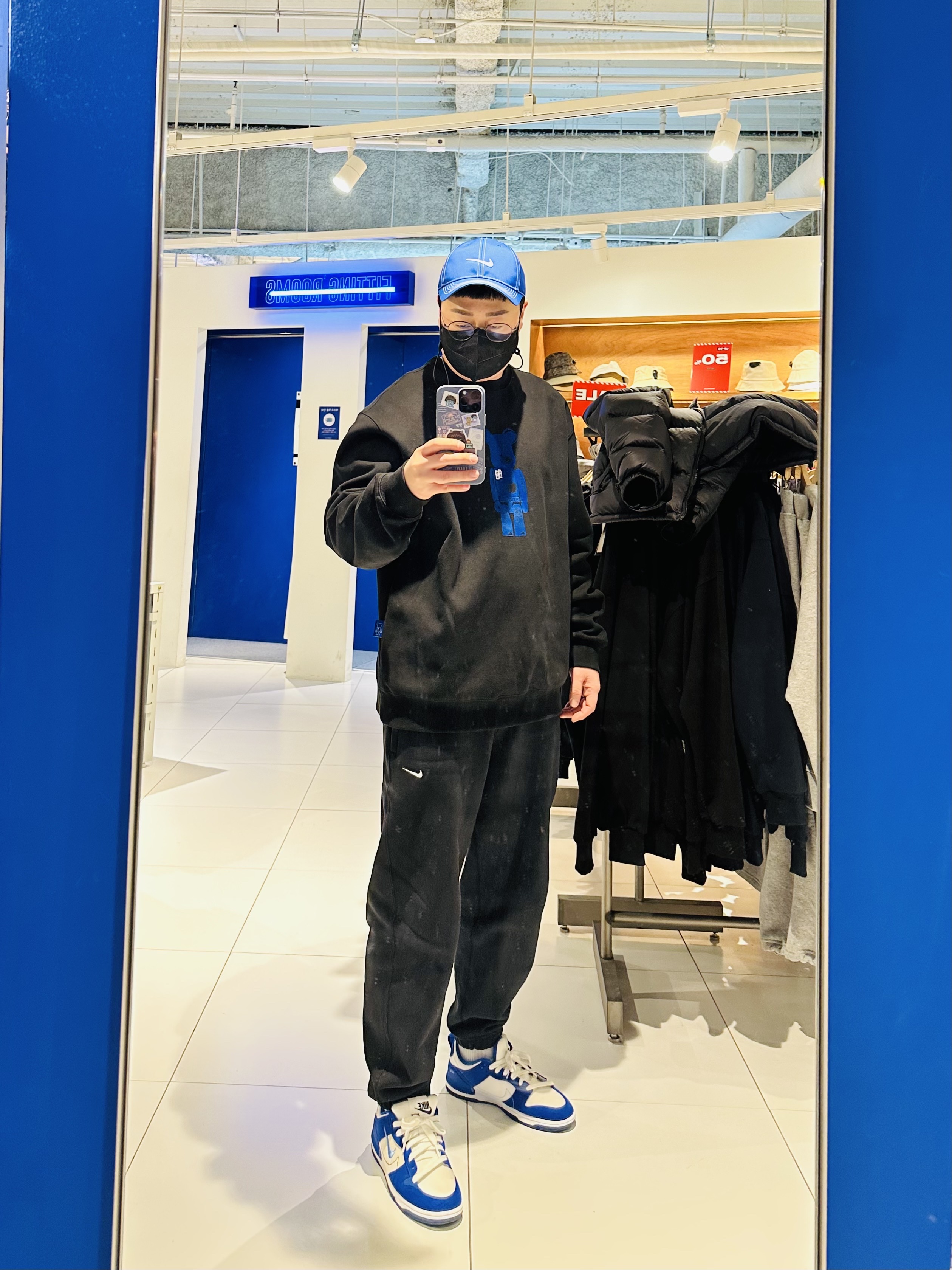 Bearbrick x Ader Error 1000%, Nike NRG Solo Swoosh Fleece Pants Black White - Asia 착용 스타일 - 2