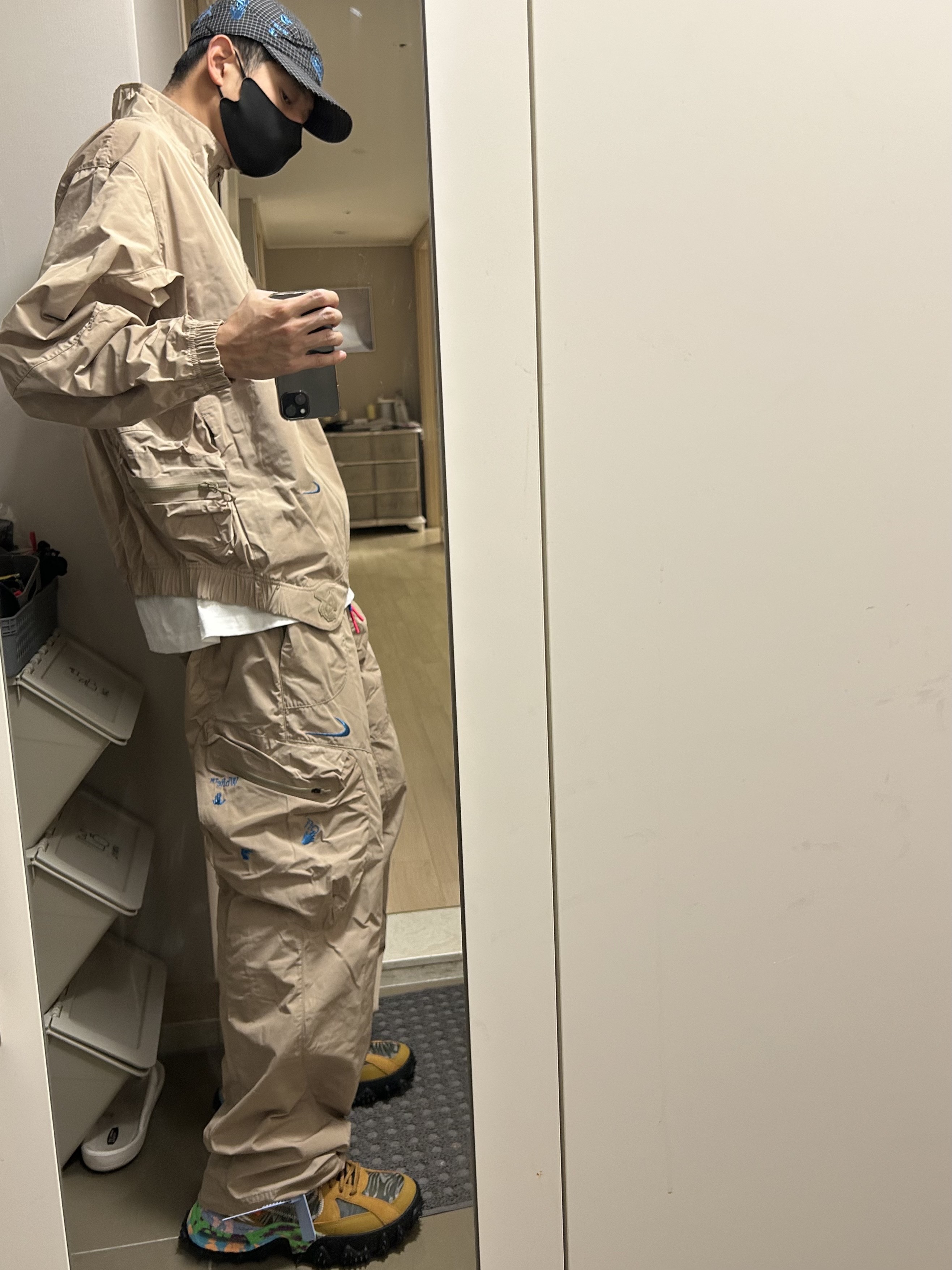 Nike x Off-White NRG Track Suit Khaki - Asia, Nike x Off-White NRG Hat Black 착용 스타일 - 3