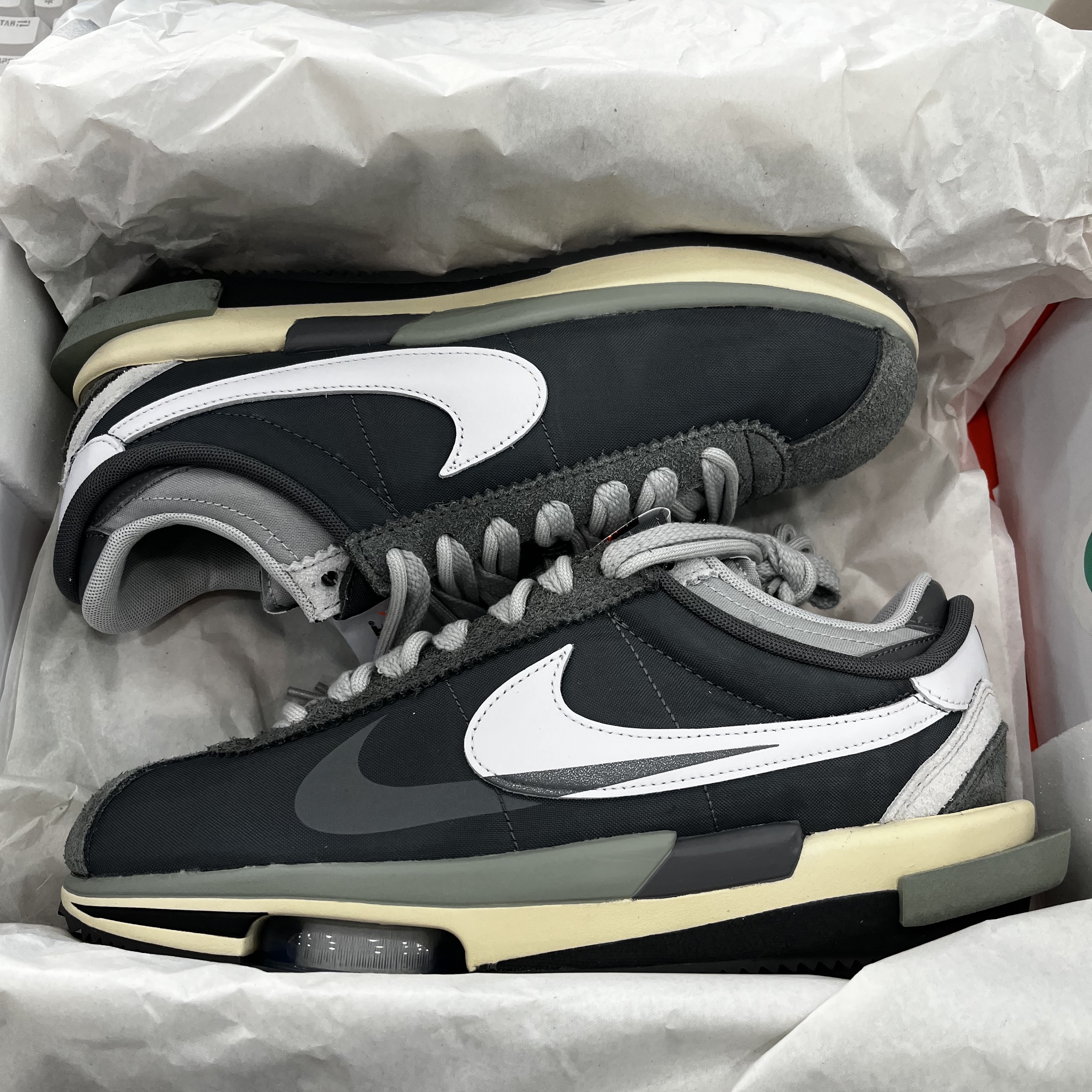 Nike x Sacai Zoom Cortez SP Iron Grey 착용 스타일 - 2