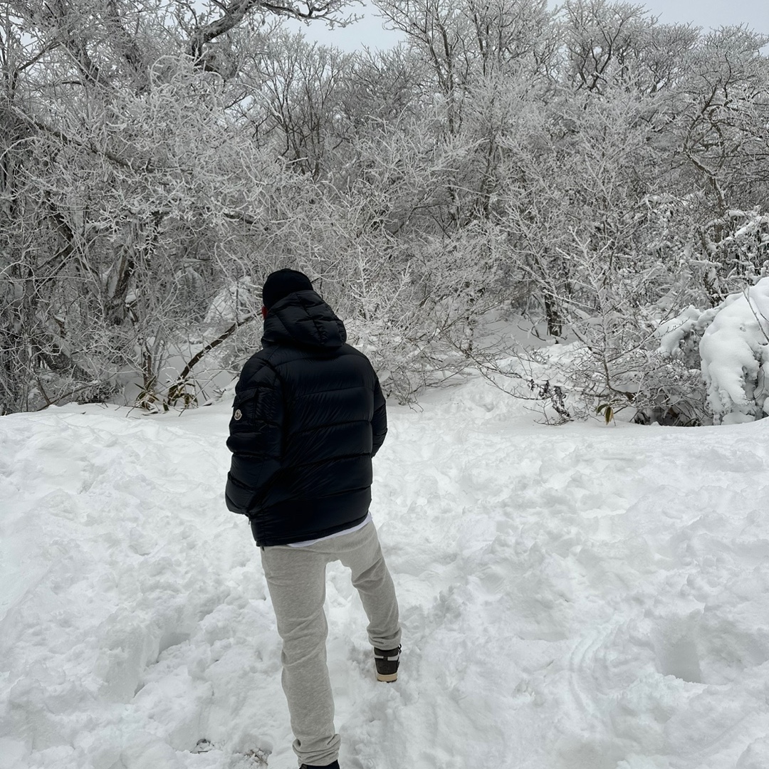 Moncler Maya Short Down Jacket Black - 22FW, Jordan 1 x Travis Scott Retro High OG SP Mocha 착용 스타일