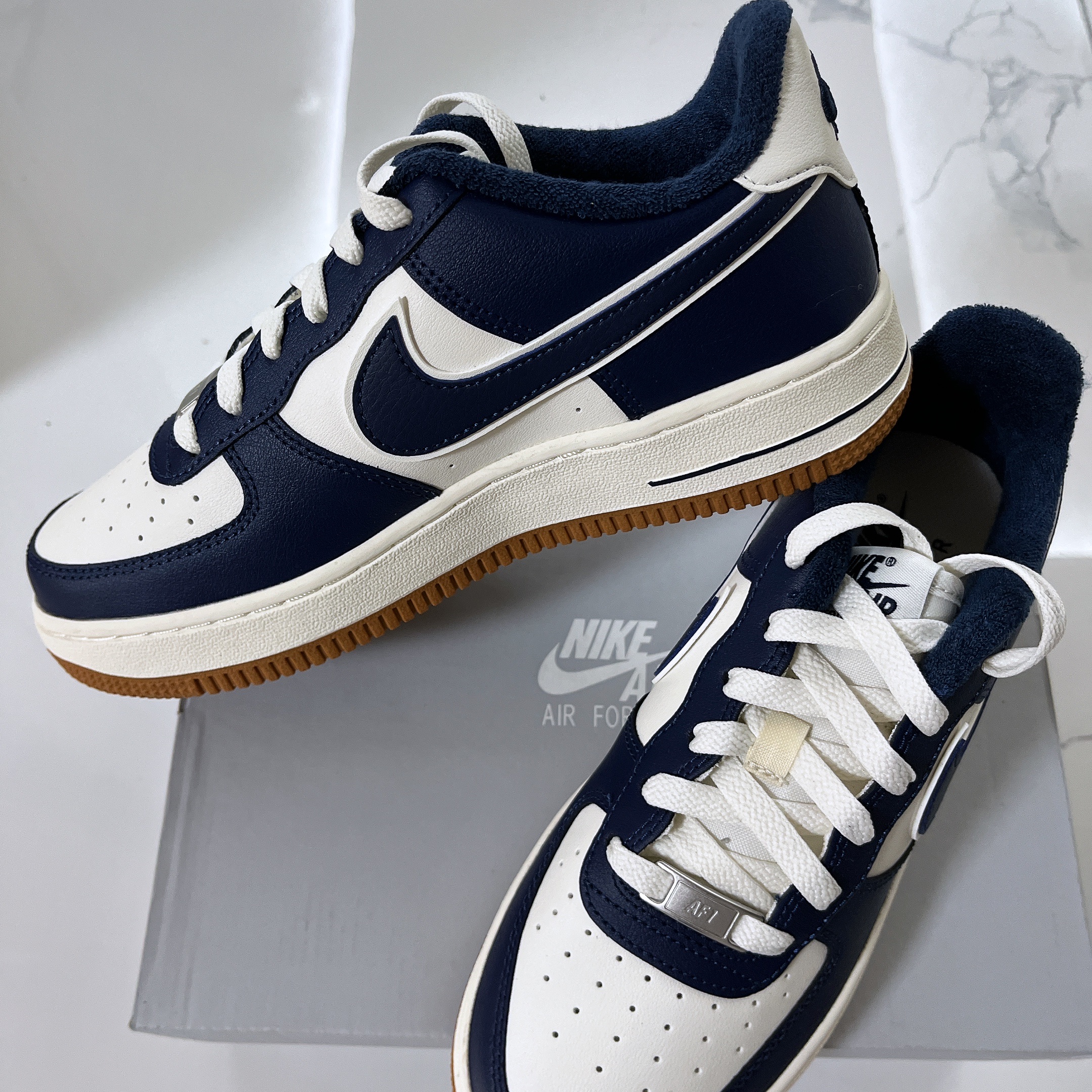 (GS) Nike Air Force 1 LV8 3 Midnight Navy 착용 스타일