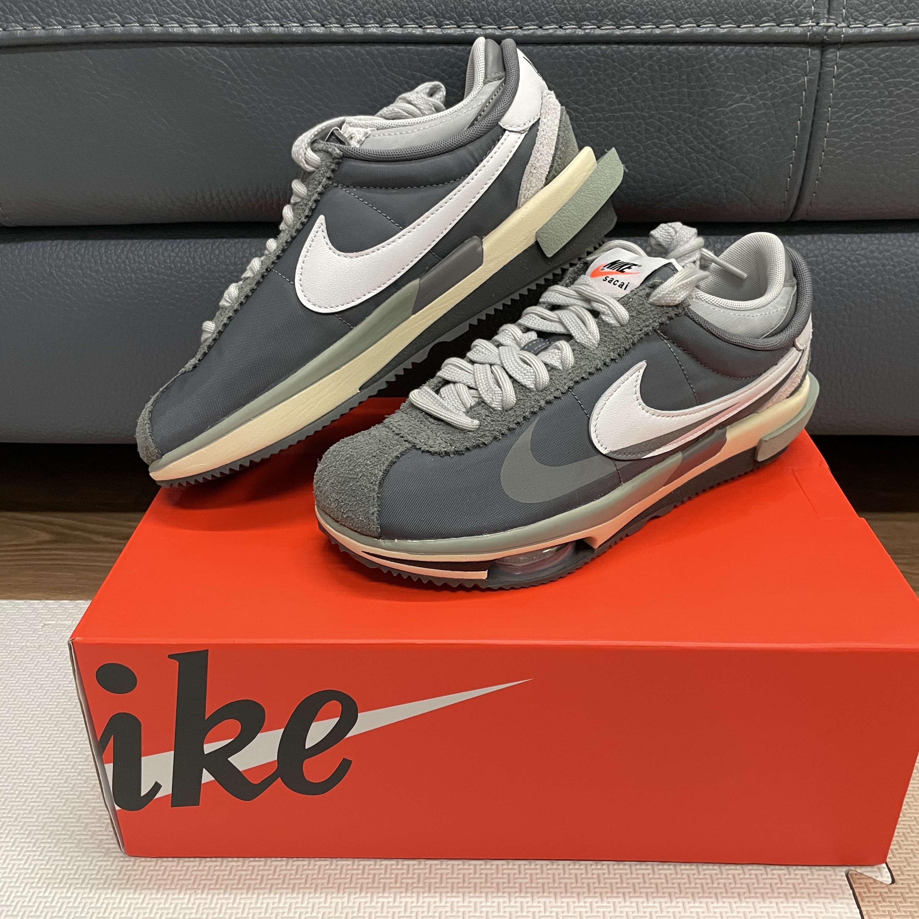 Nike x Sacai Zoom Cortez SP Iron Grey 착용 스타일 - 2