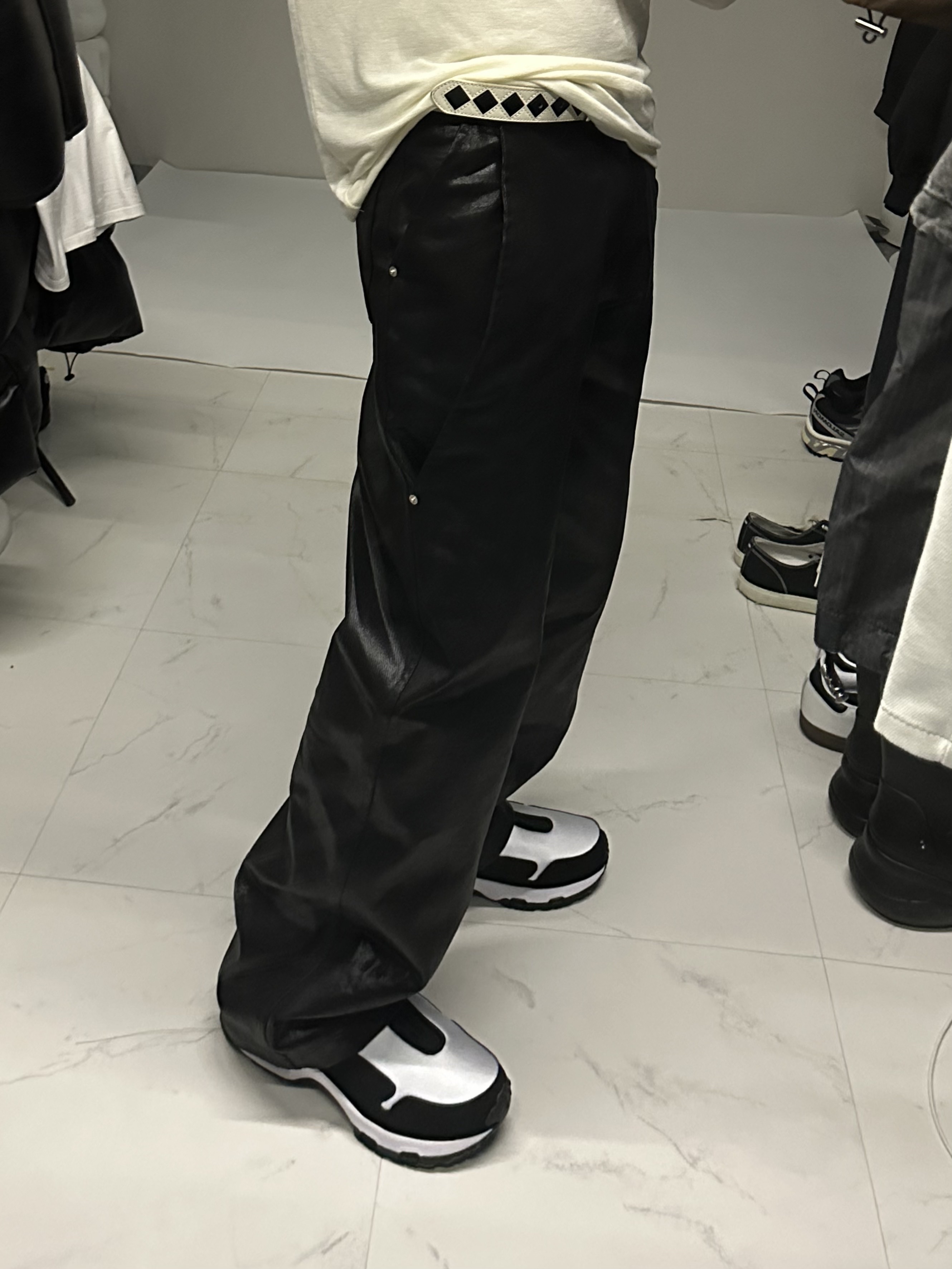 Nike x Comme des Garcons Homme Plus Air Max Sunder SP White Black, Stussy Argyle Stitch Leather Belt Cream 착용 스타일 - 3