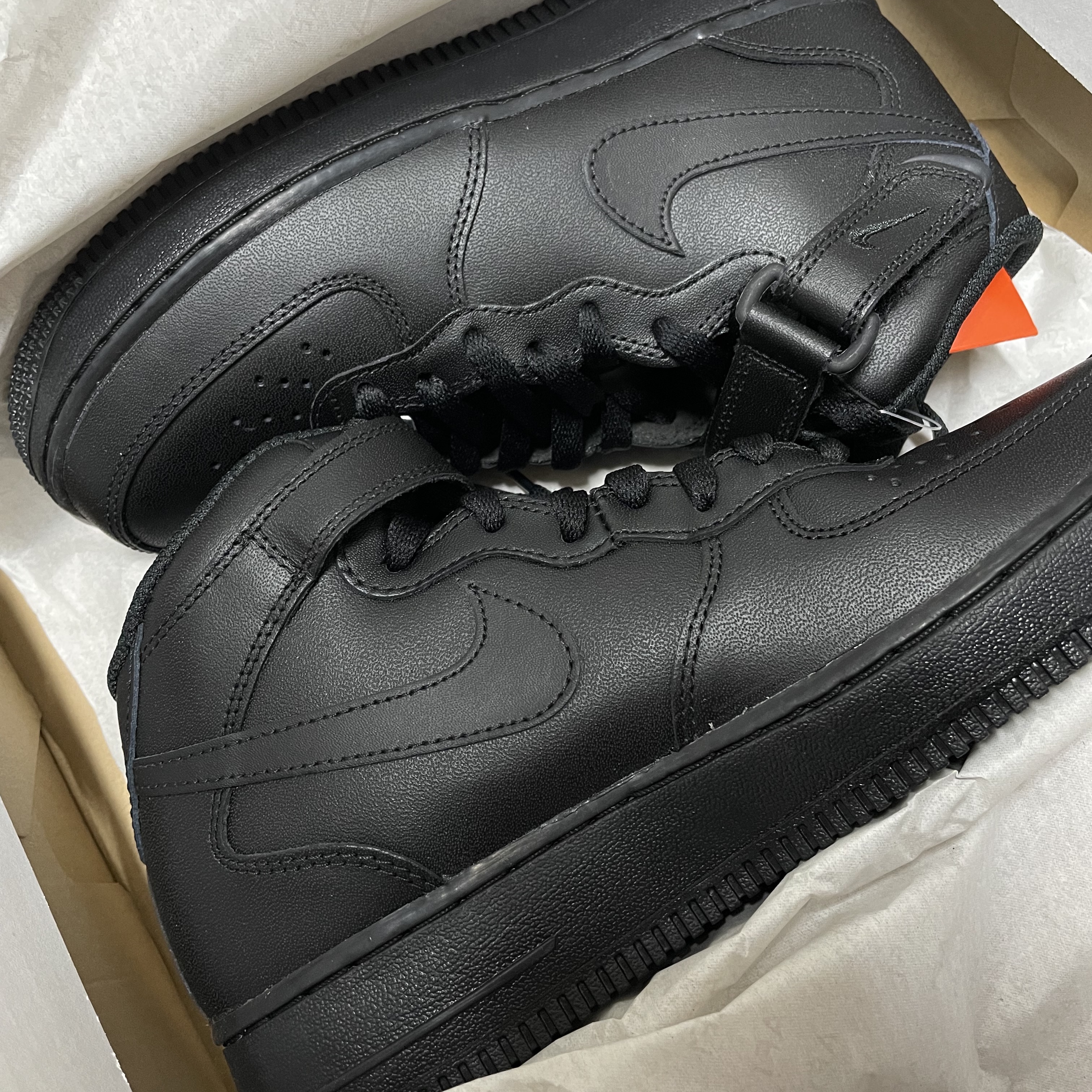 Nike Air Force 1 Mid '07 Black 착용 스타일