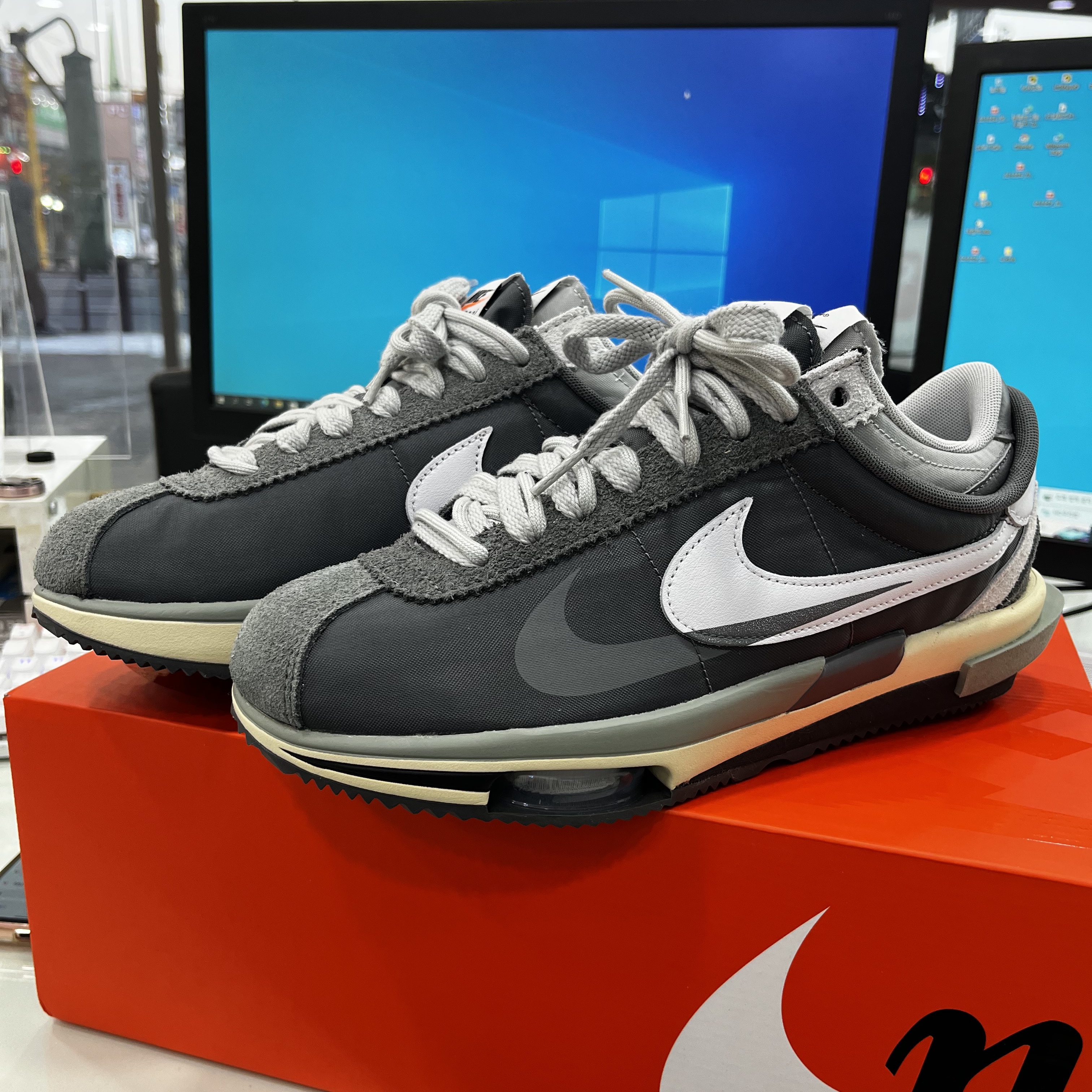 Nike x Sacai Zoom Cortez SP Iron Grey 착용 스타일 - 1
