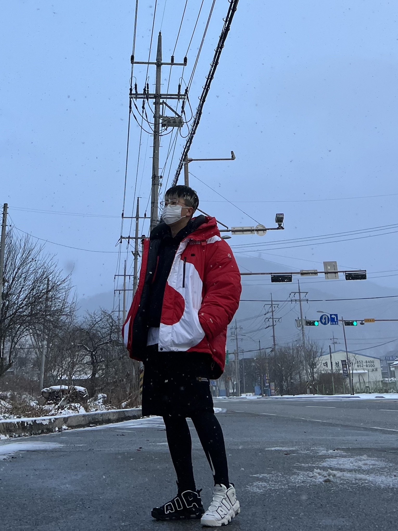 Supreme x The North Face S Logo Summit Series Himalayan Parka Red - 20FW, Nike Air More Uptempo Black White 2020 착용 스타일 - 1