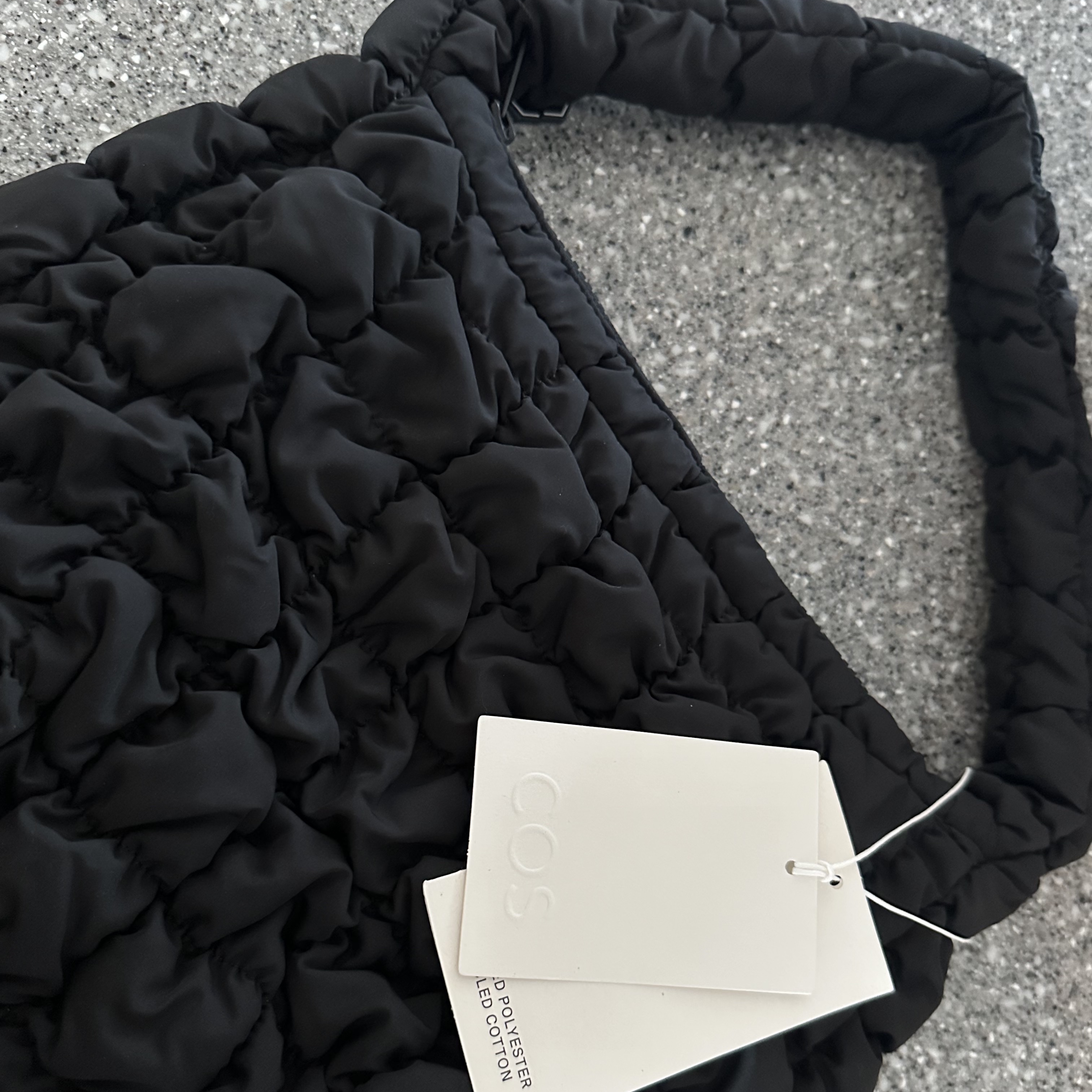 COS Quilted Mini Bag Black 착용 스타일