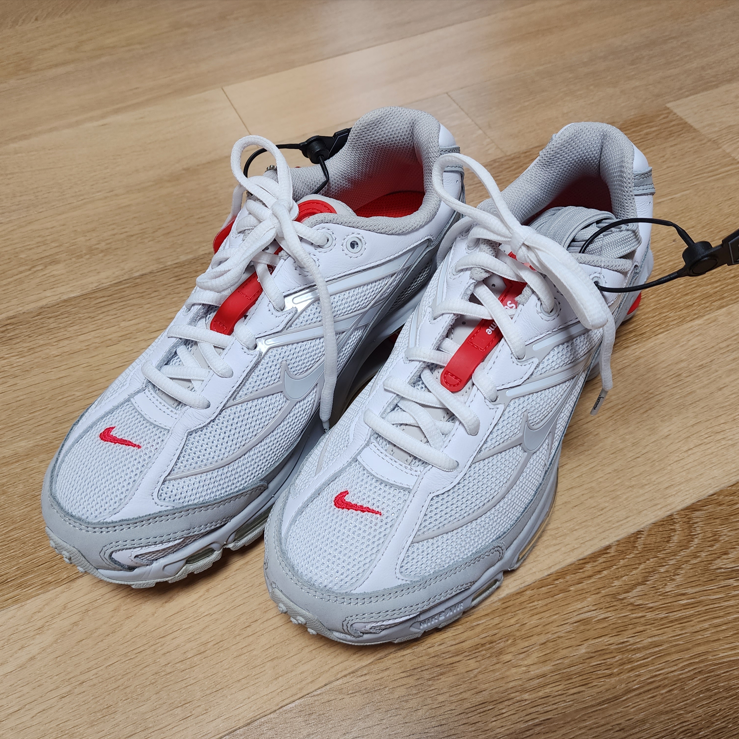 Nike x Supreme Shox Ride 2 SP White 착용 스타일 - 5