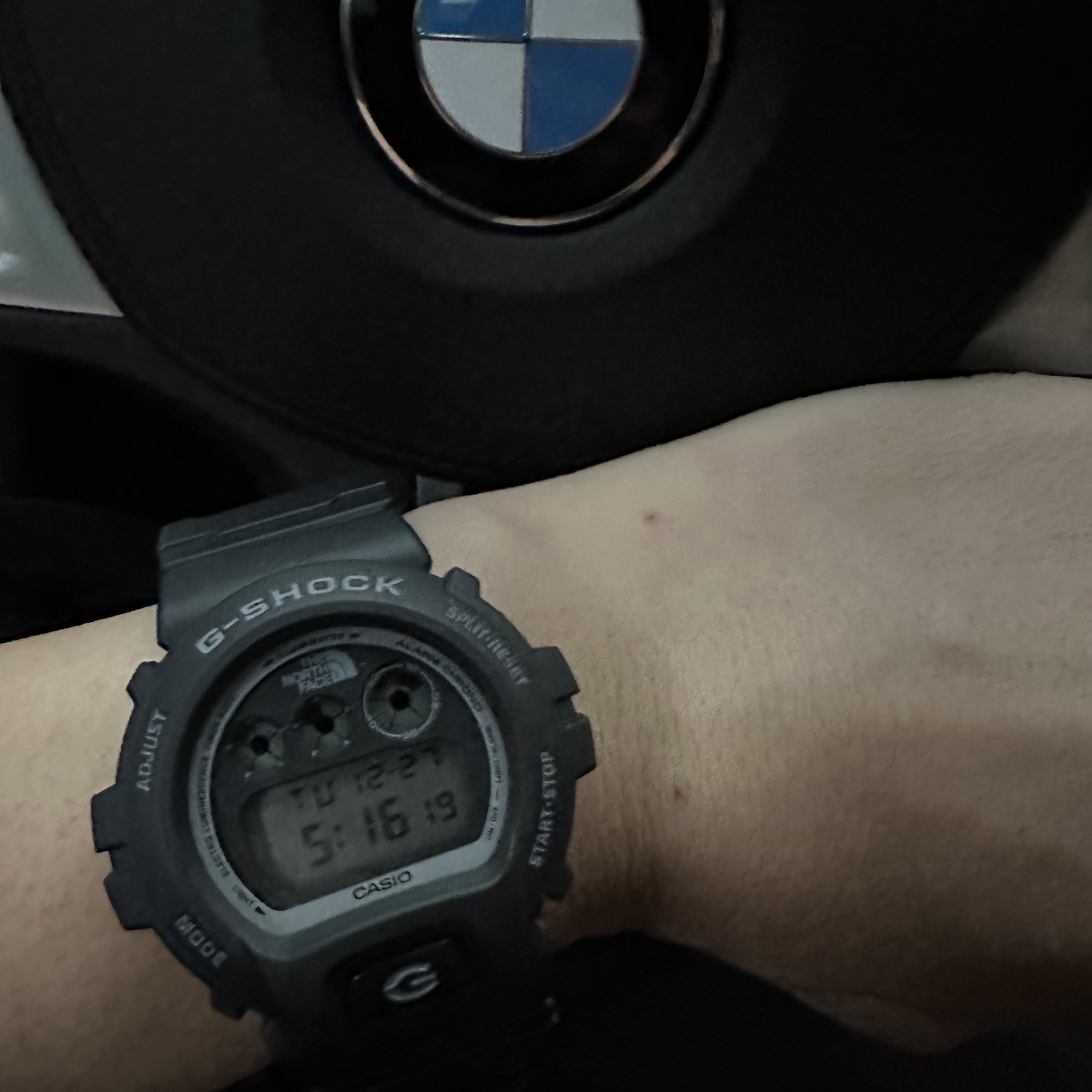 Casio G-Shock x Supreme x The North Face DW-6900 Black 착용 스타일 - 1