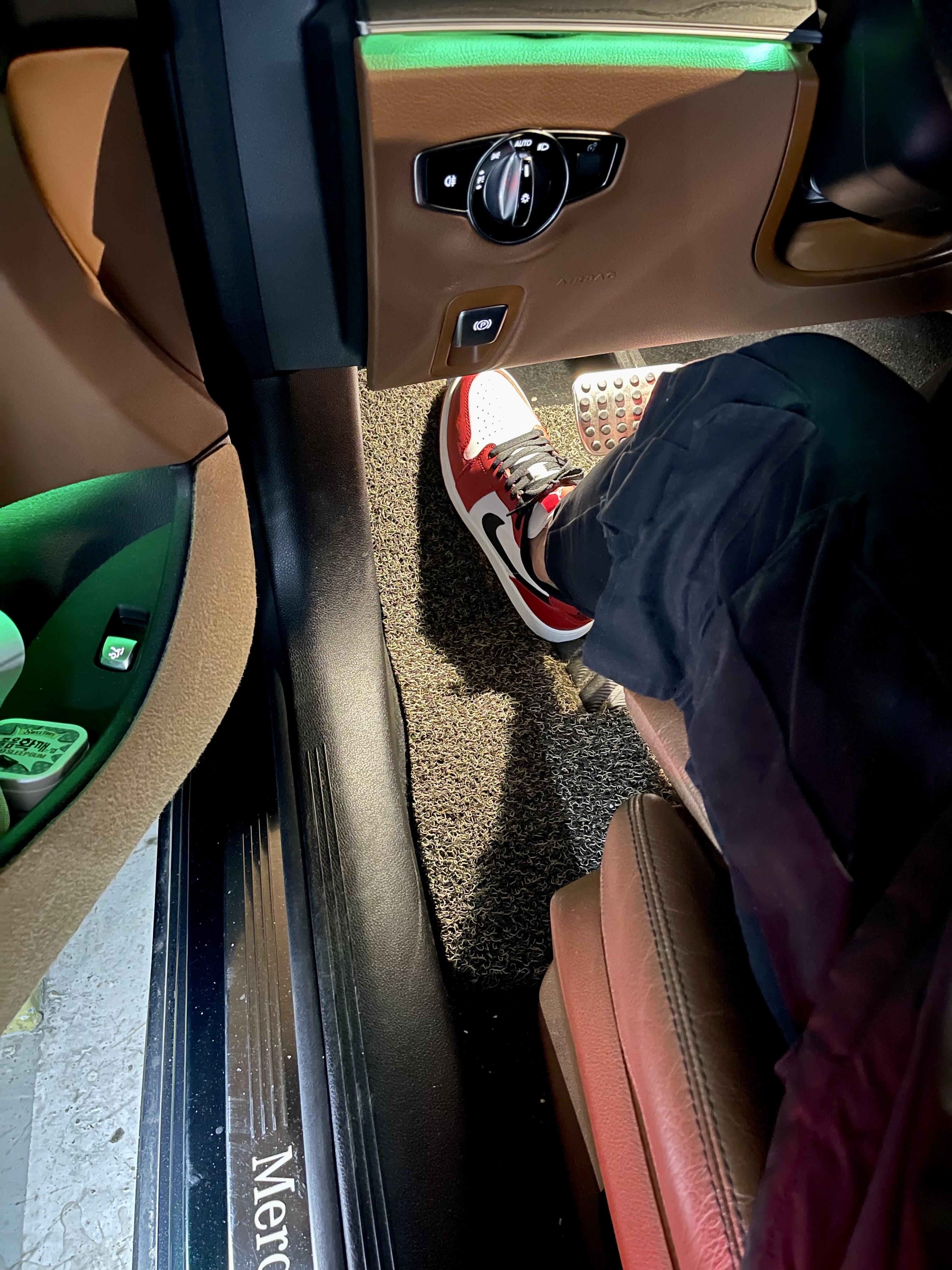 Jordan 1 Low Golf Chicago 착용 스타일 - 1