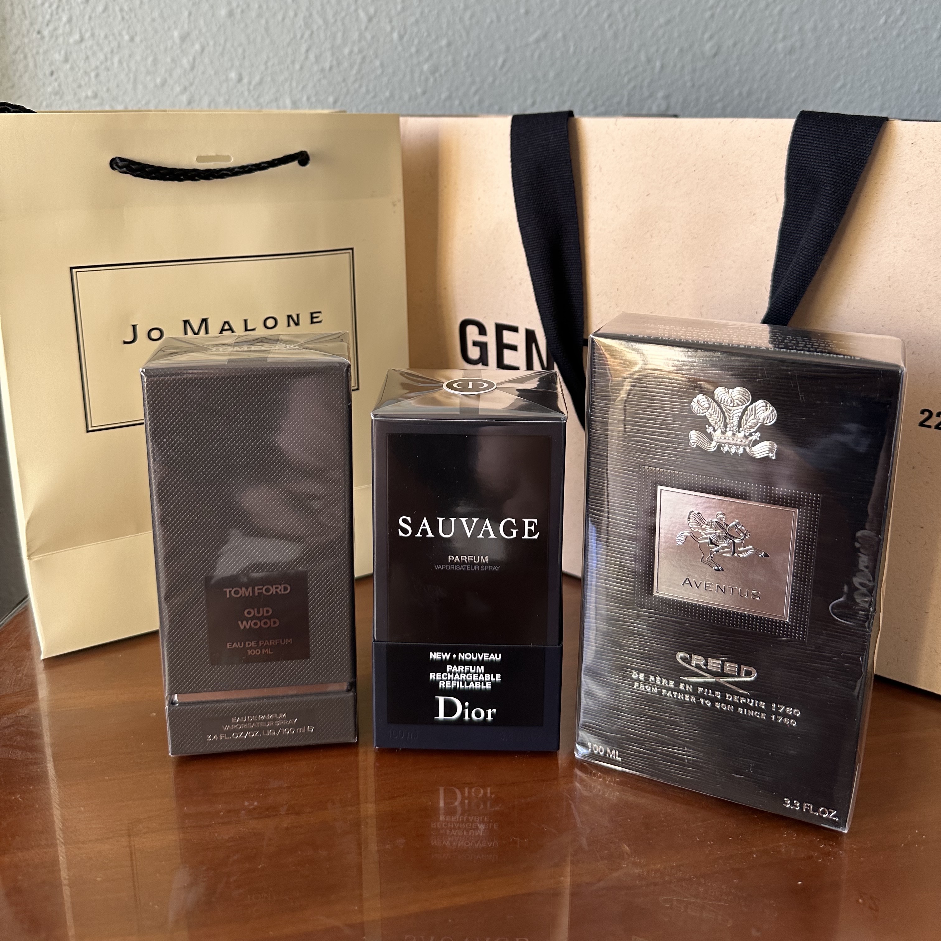 Tom Ford Oud Wood Eau De Parfum 100ml, Dior Sauvage Parfum 60ml 착용 스타일