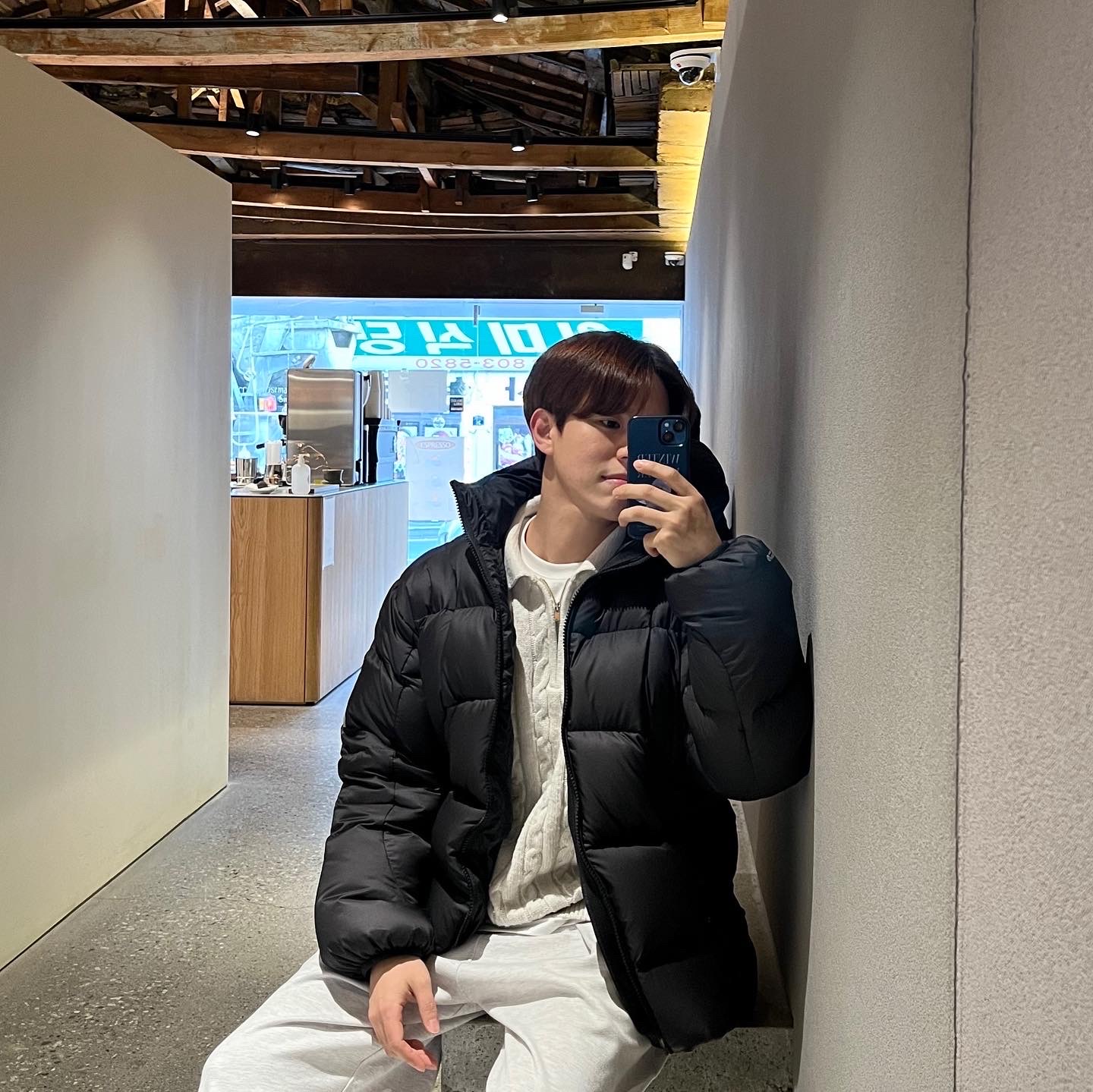Palace Pertex Frost Balaclava Puffa Black - 22FW 착용 스타일