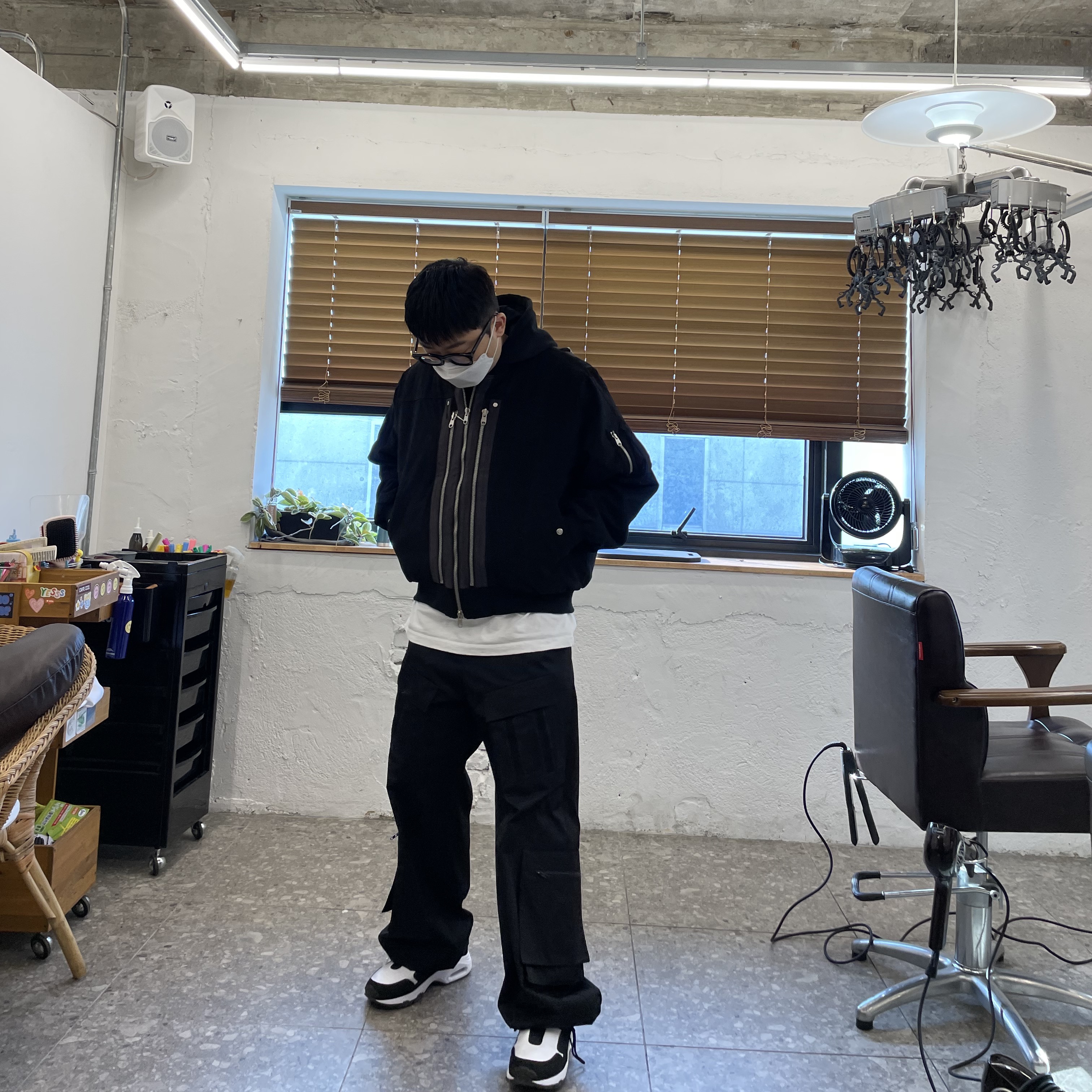 Nike x Comme des Garcons Homme Plus Air Max Sunder SP White Black, Undermycar Rumlow Back Zip Cotton Garment Bomber Dark Gull - 22FW 착용 스타일 - 3