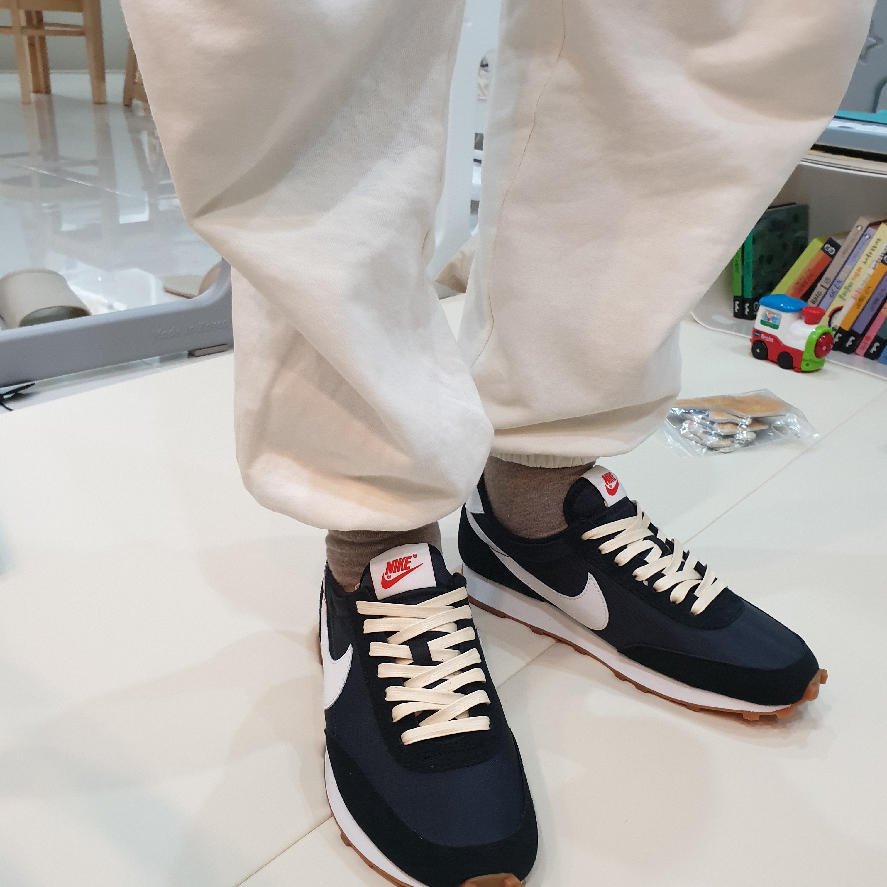 (W) Nike Daybreak Black White 착용 스타일 - 4