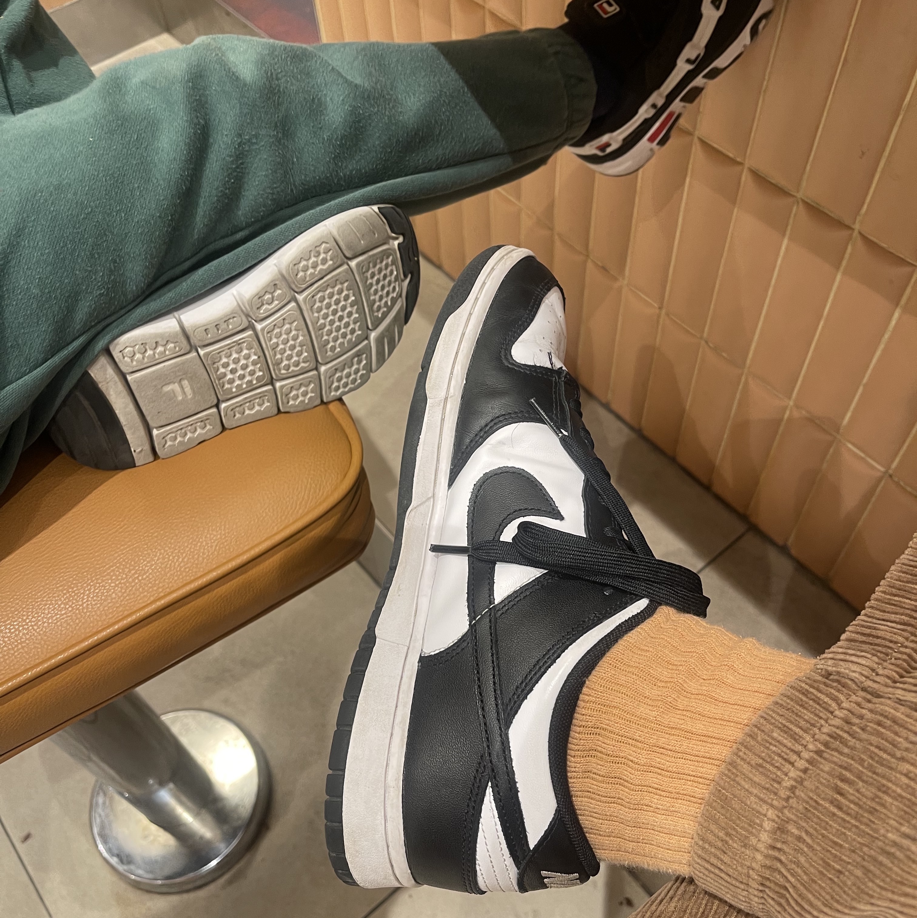 Nike Dunk Low Retro Black 착용 스타일 - 1