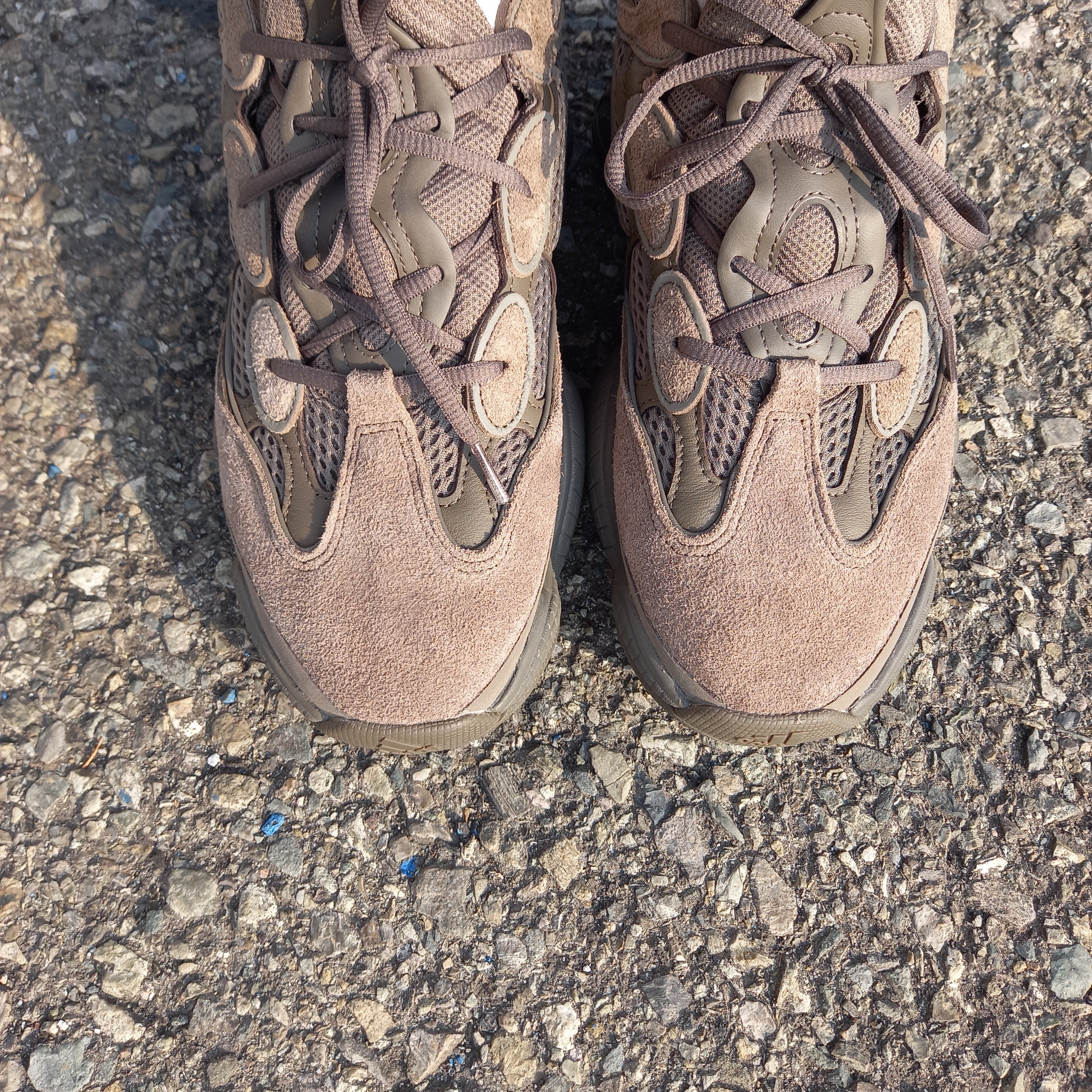Adidas Yeezy 500 Clay Brown 착용 스타일
