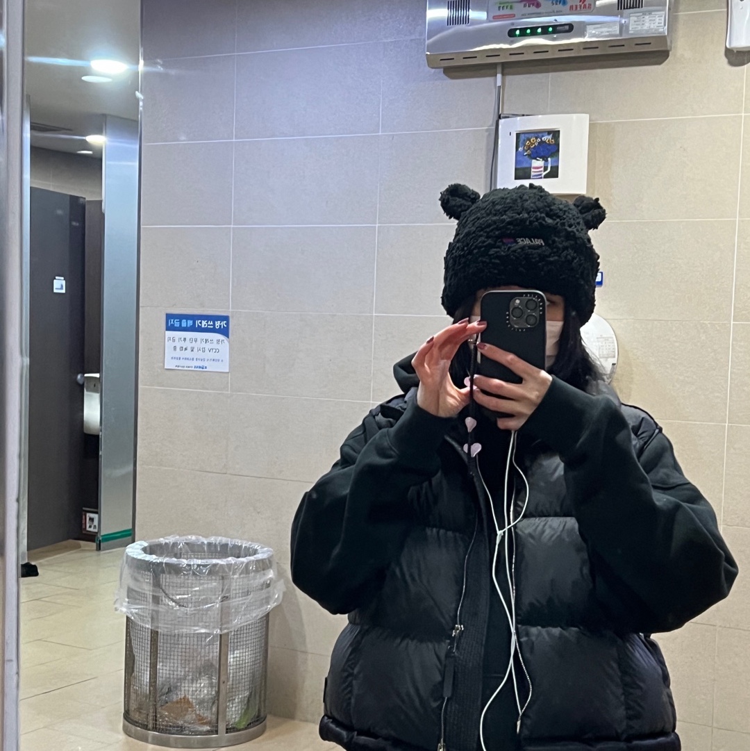 Palace Fuzzy Ear Beanie Black - 22FW 착용 스타일
