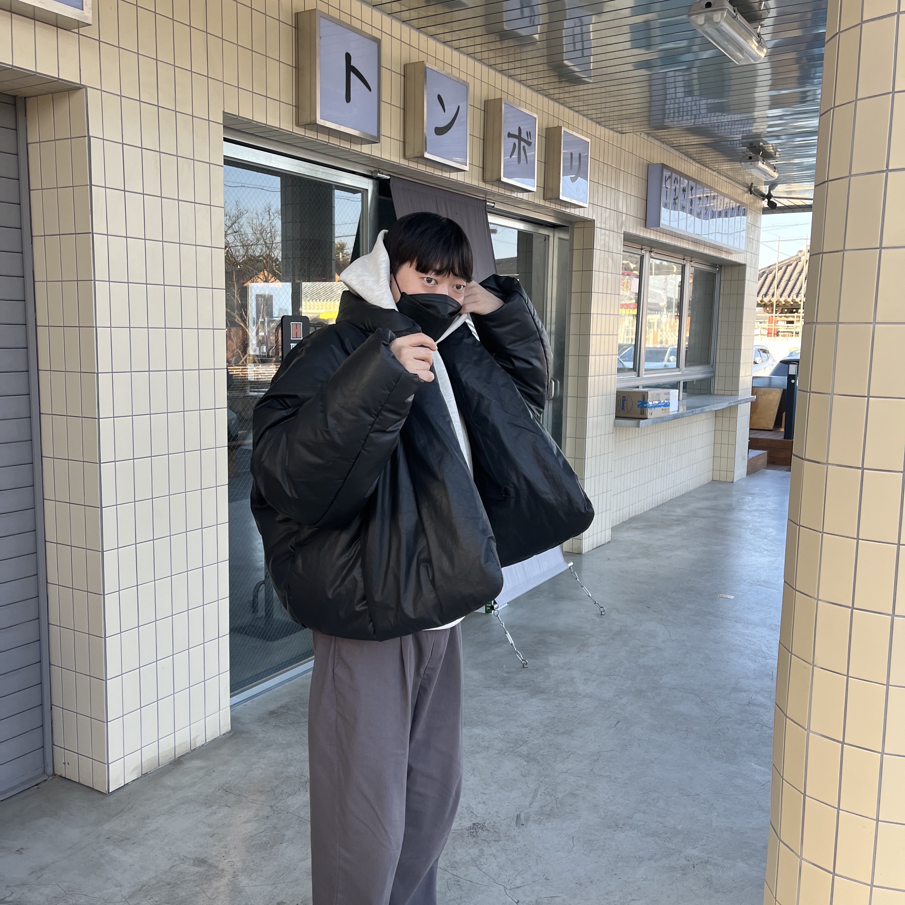 Essentials The Core Collection Hoodie Light Oatmeal, Yeezy Gap Round Jacket Black 착용 스타일 - 2