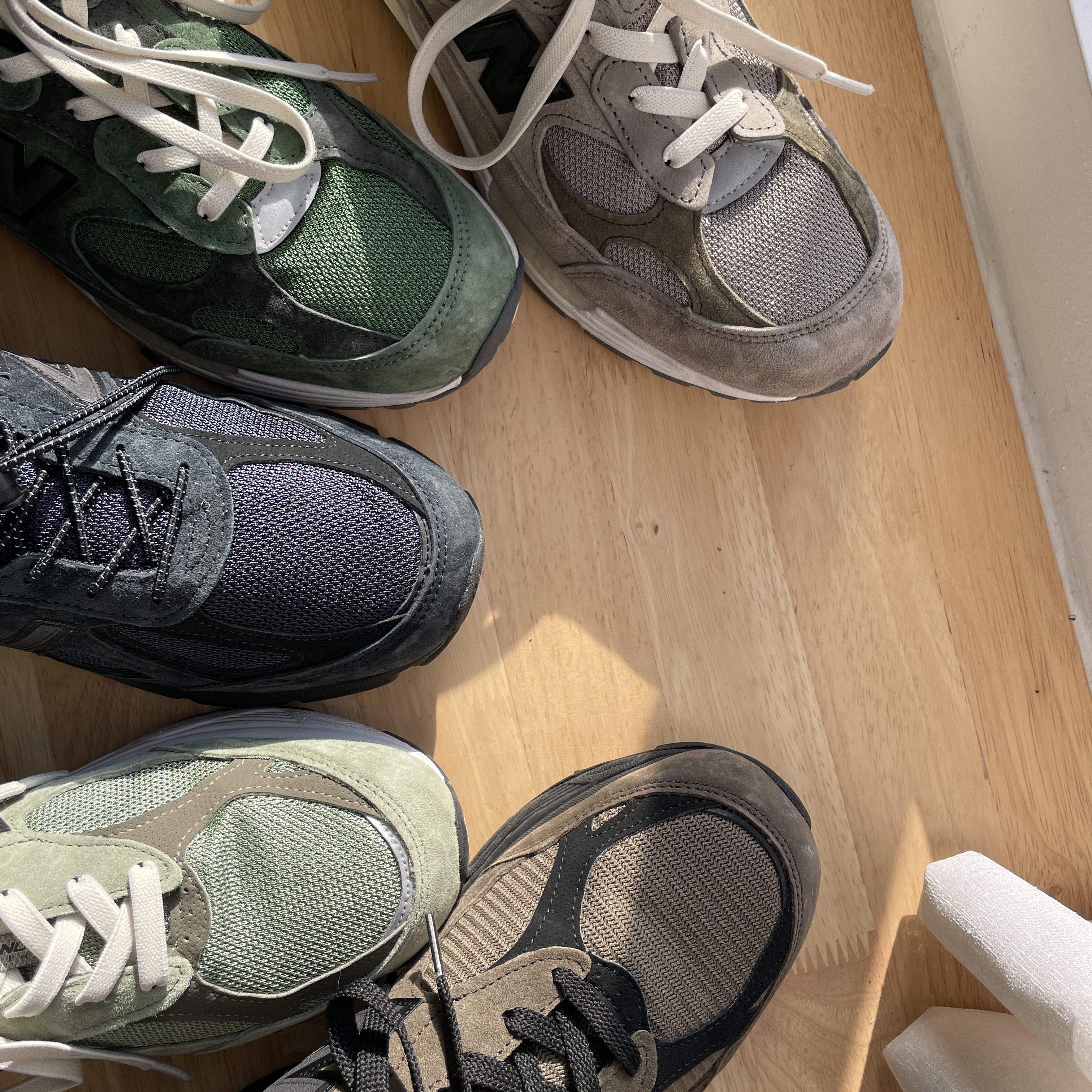 New Balance x JJJJound 990v3 Olive, New Balance x JJJJound 990v3 Brown Black 착용 스타일