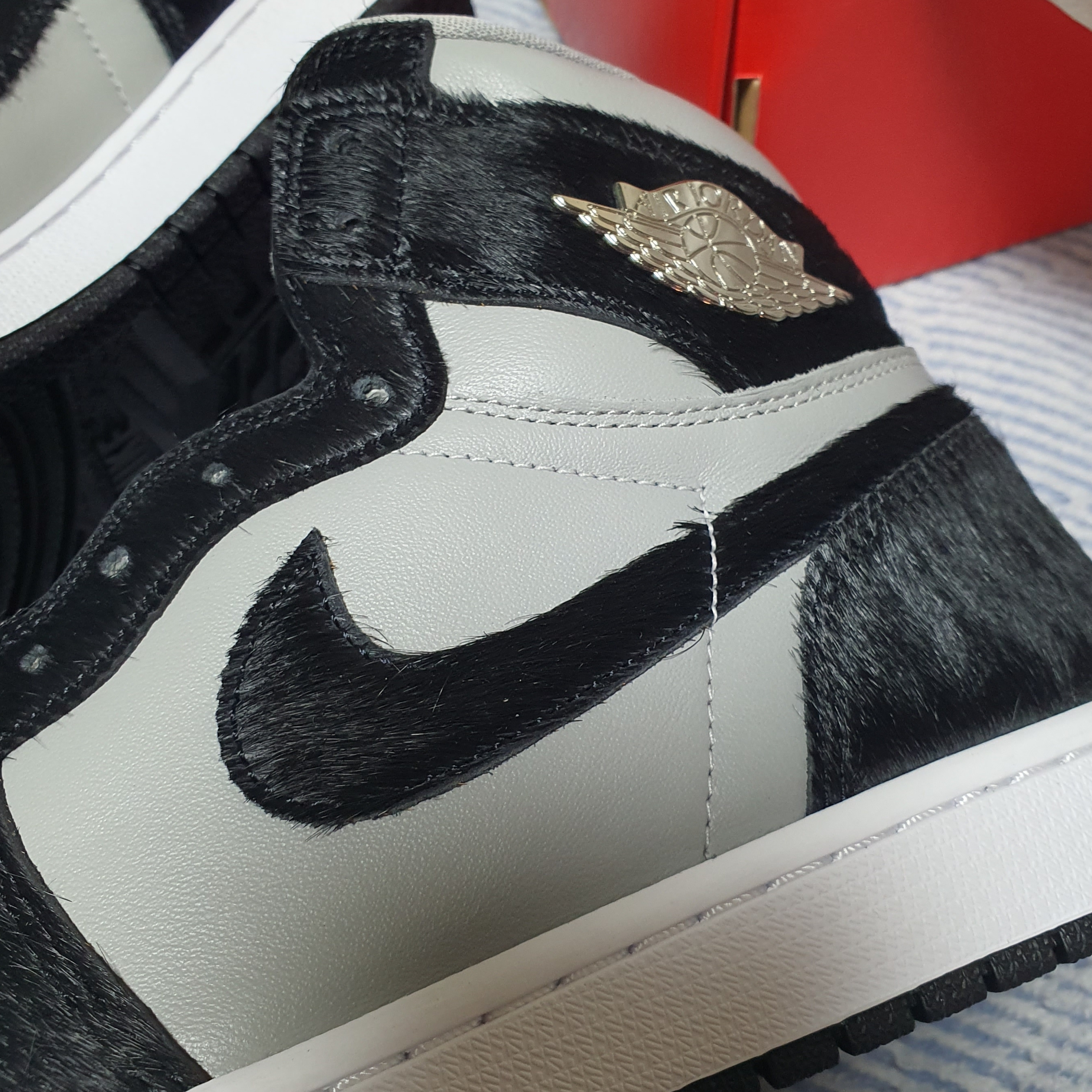 (W) Jordan 1 Retro High OG Medium Grey 착용 스타일 - 2