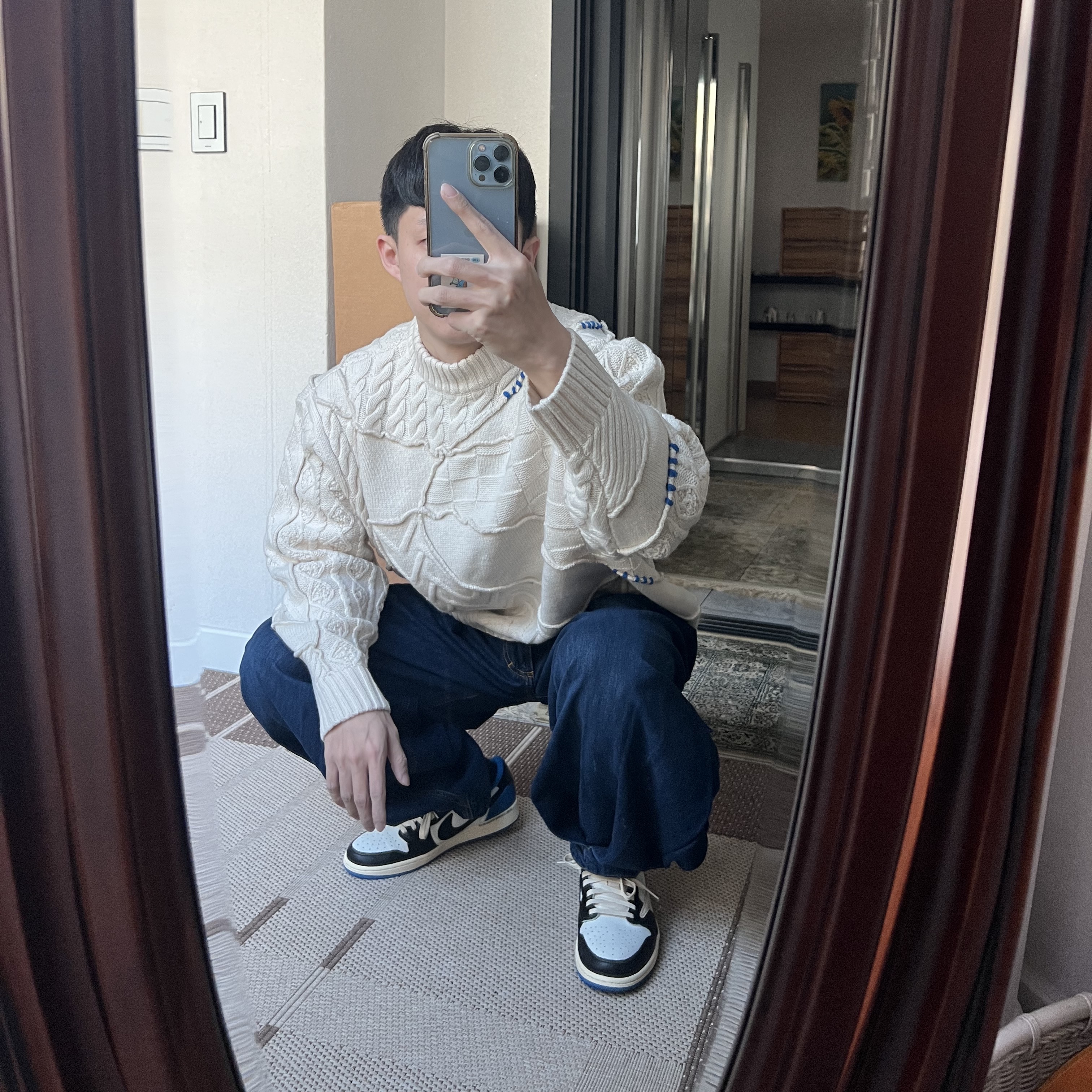 Zara x Ader Error Patchwork Oversize Knit Sweater Cream, Zara x Ader Error Wide Leg Jeans Blue 착용 스타일 - 2