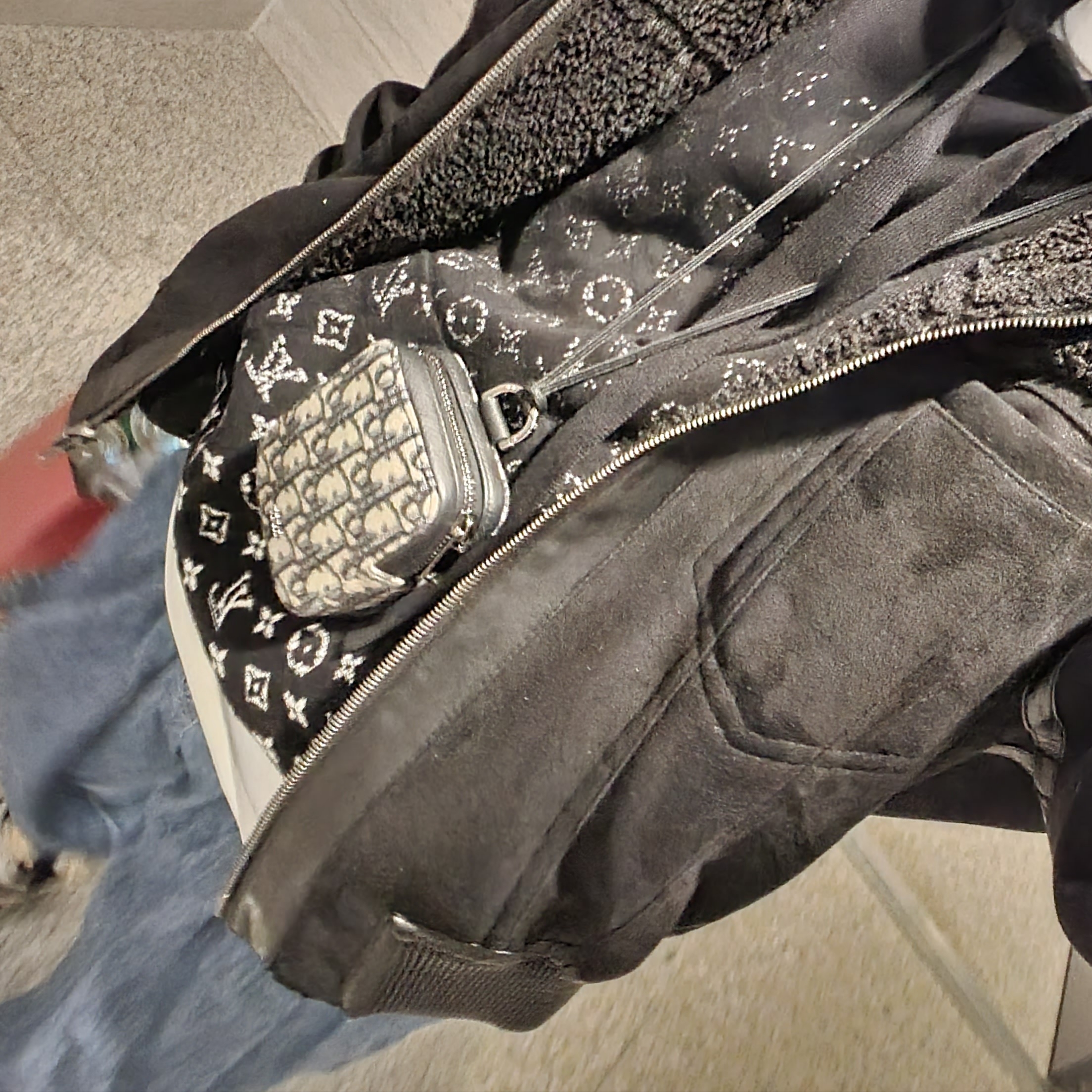 Louis Vuitton Monogram Gradient Hoodie Black, Jordan 1 x Travis Scott x Fragment Retro Low OG SP Military Blue 착용 스타일 - 1