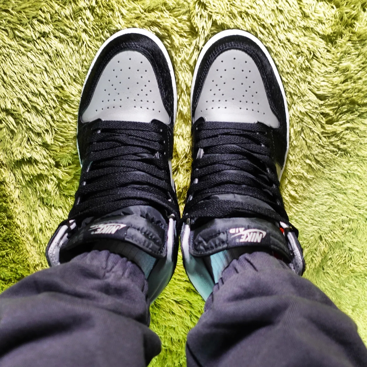 (W) Jordan 1 Retro High OG Medium Grey 착용 스타일 - 3