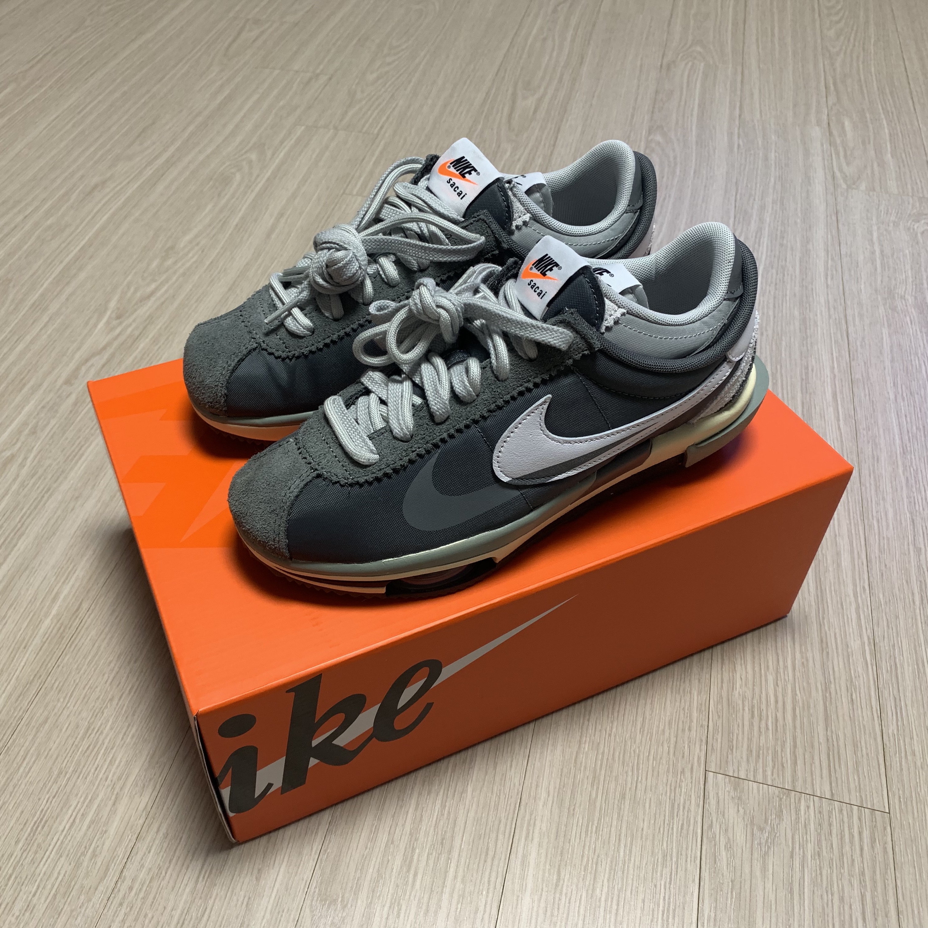 Nike x Sacai Zoom Cortez SP Iron Grey 착용 스타일 - 1