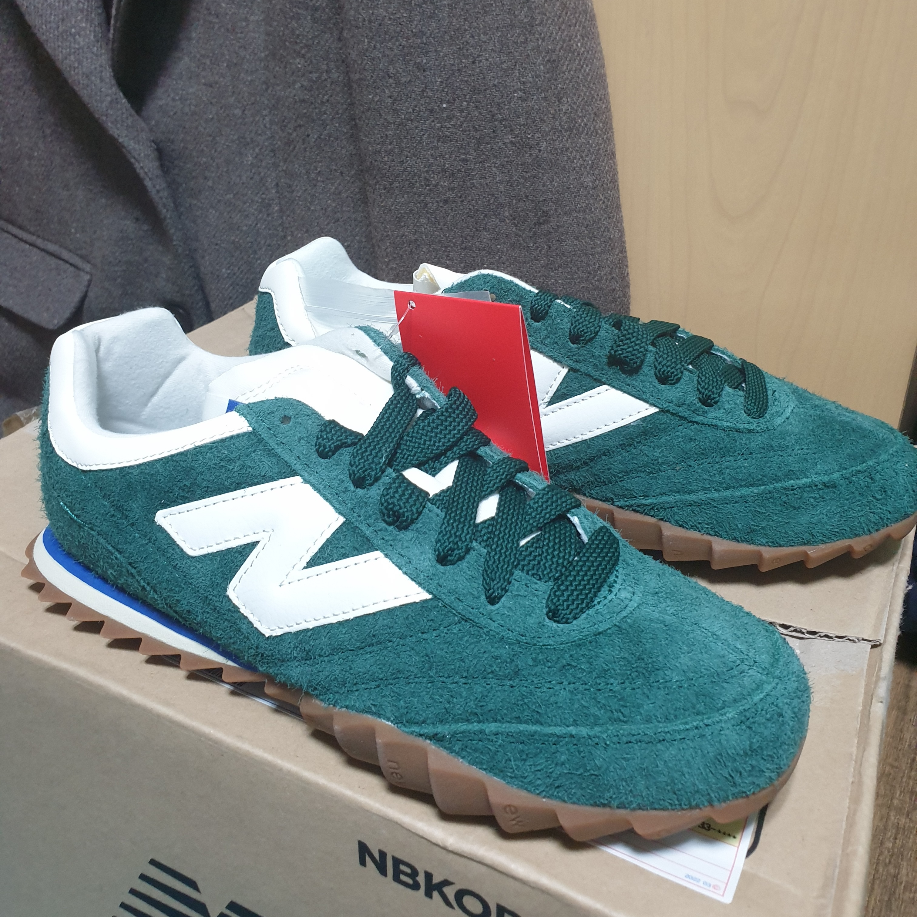 New Balance RC30 Nightwatch Green 착용 스타일