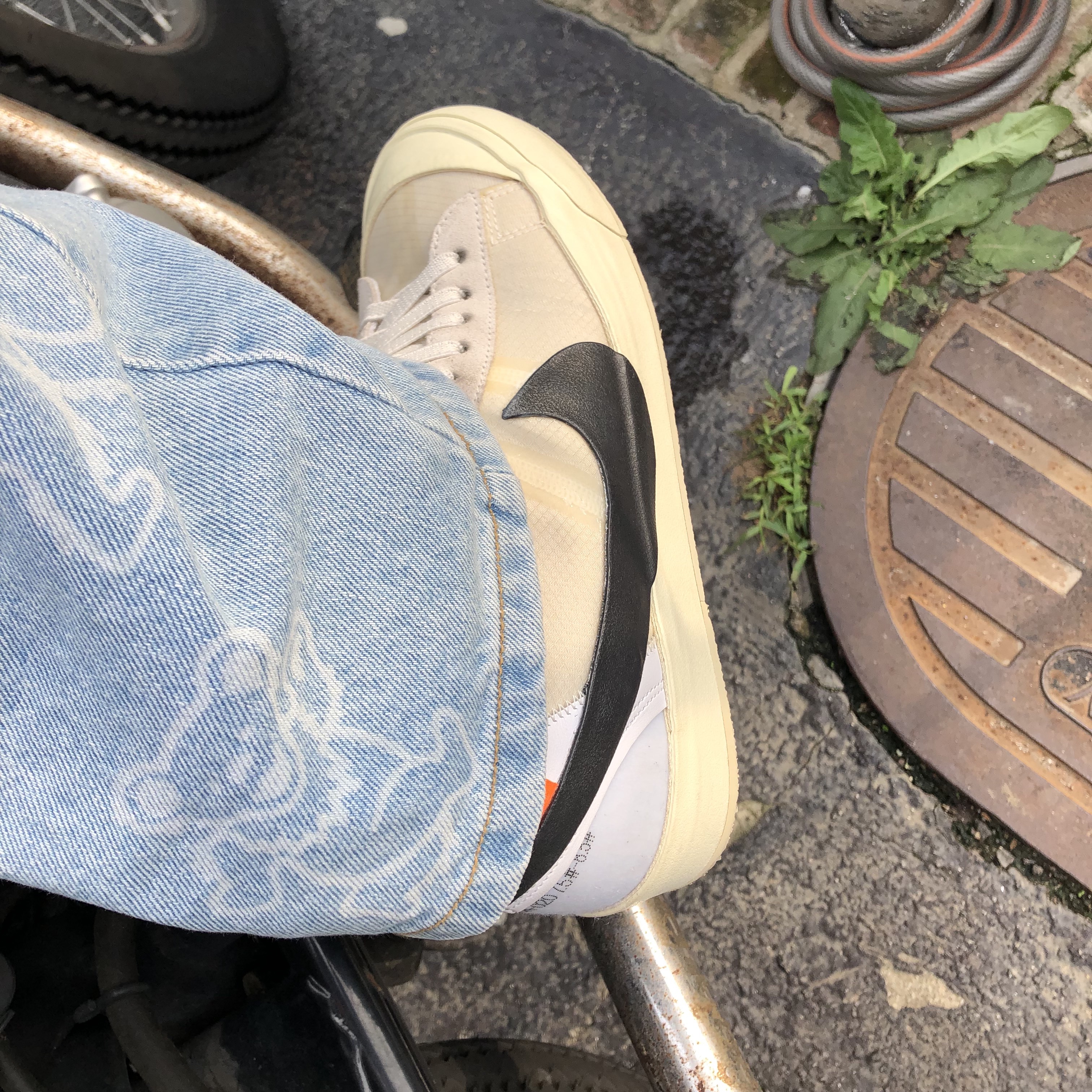 Nike x Off-White Blazer Mid Off-White All Hallow's Eve, Nike x Off-White Blazer Mid Grim Reaper Black 착용 스타일 - 1