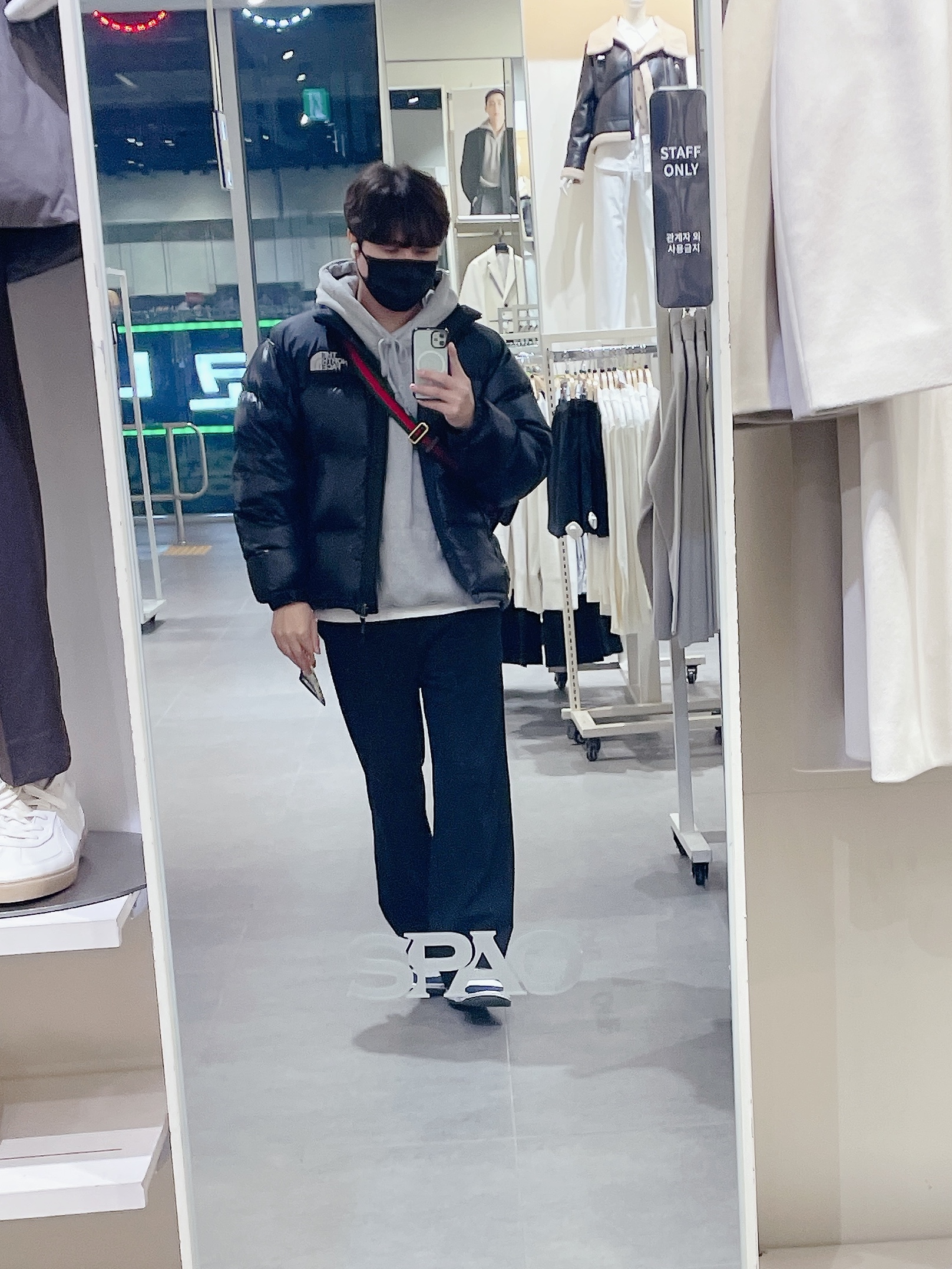 The North Face 1996 Eco Nuptse Jacket Black, Nike Dunk Low Retro Valerian Blue 착용 스타일