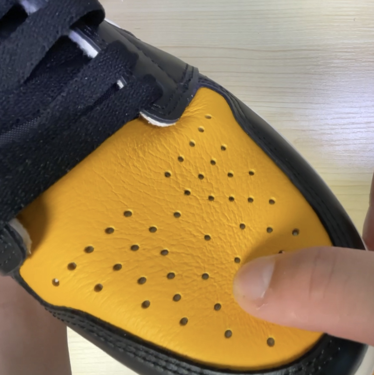 Jordan 1 Retro High OG Taxi 착용 스타일 - 3