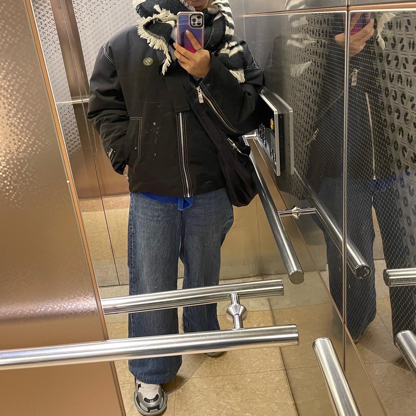 Zara x Ader Error Oversize Bomber Jacket Black 착용 스타일 - 2