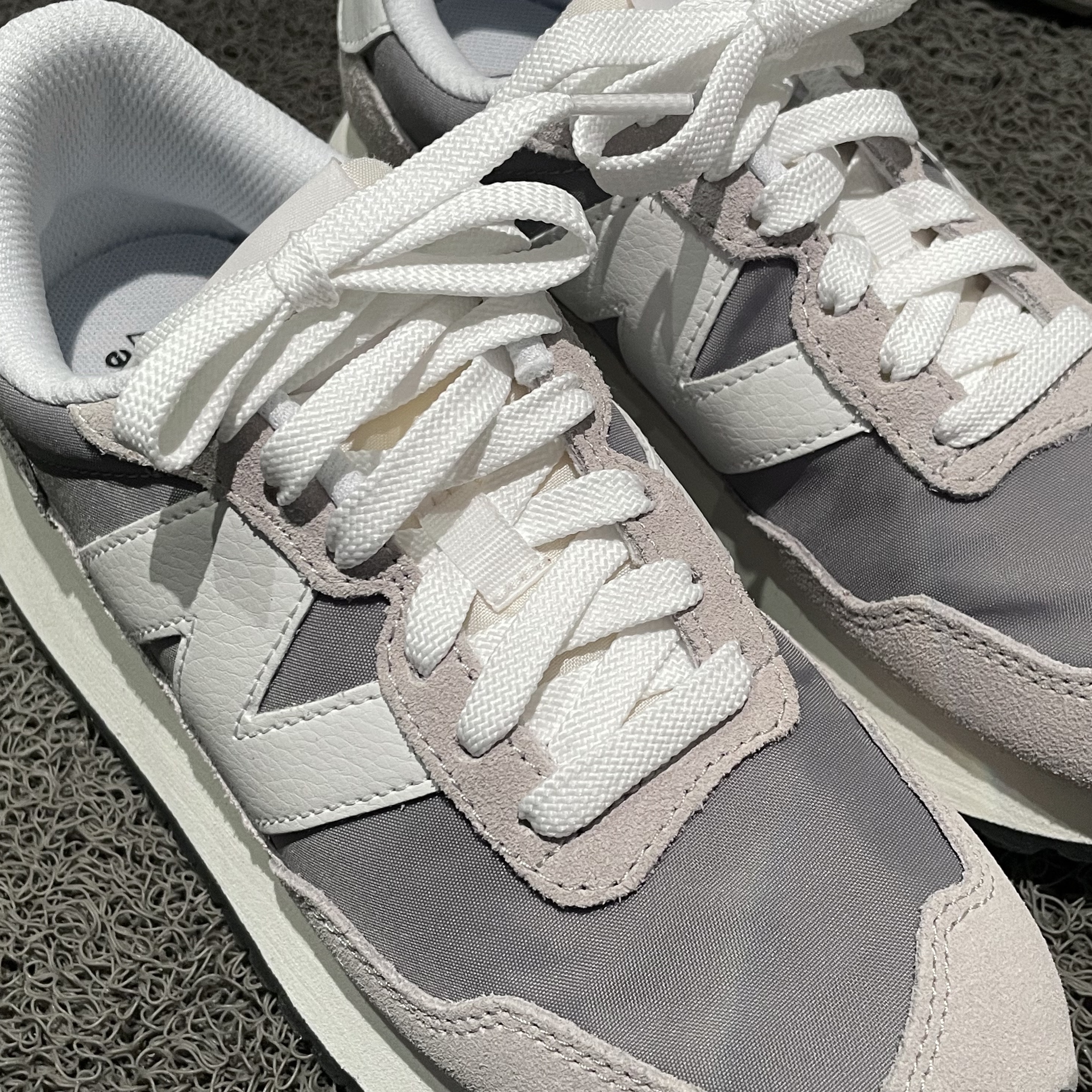 New Balance 237 Modern Sense Pack Grey 착용 스타일