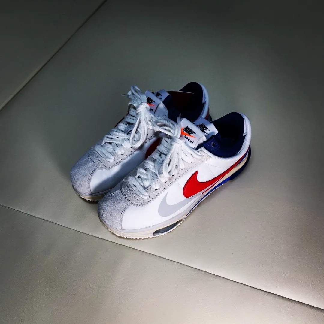 Nike x Sacai Zoom Cortez SP White and University Red 착용 스타일 - 1